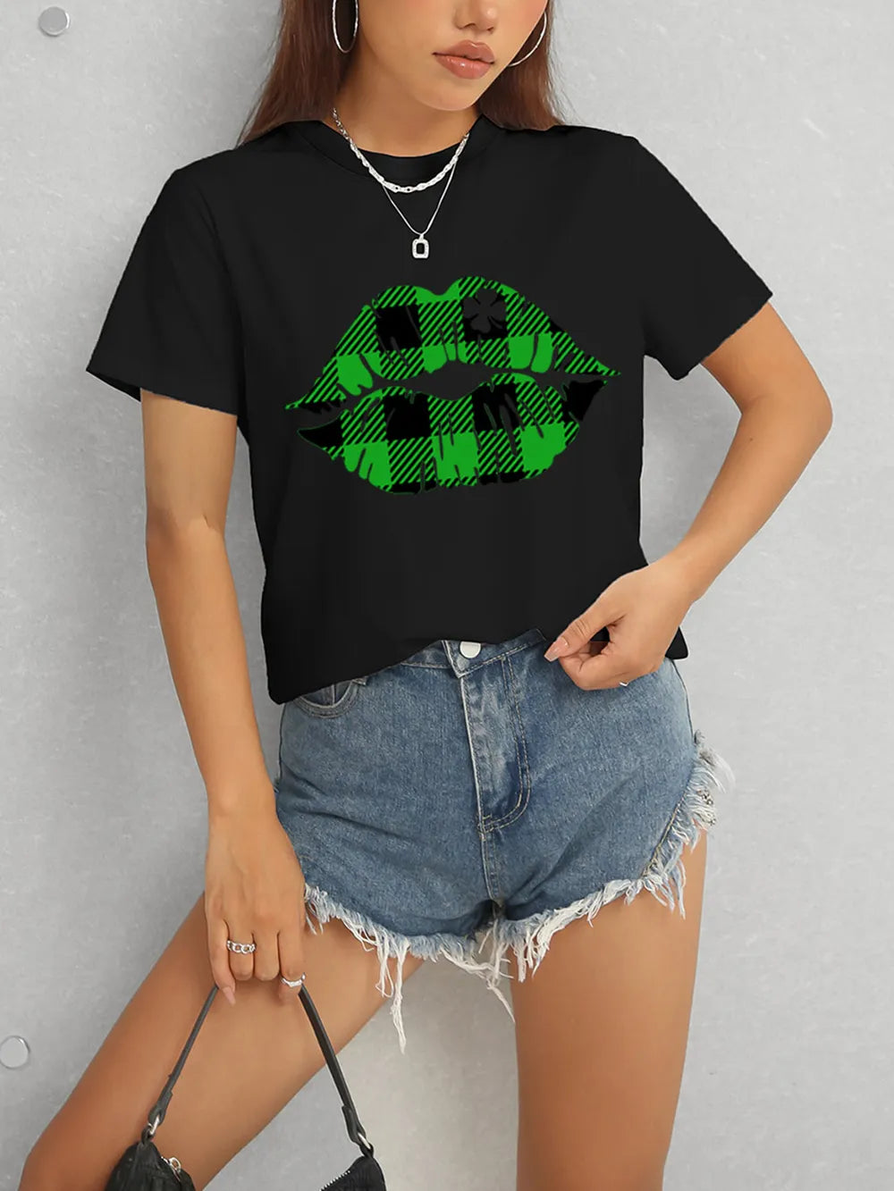 Plaid Lip Graphic Round Neck T-Shirt – Trendsi | ClozArt