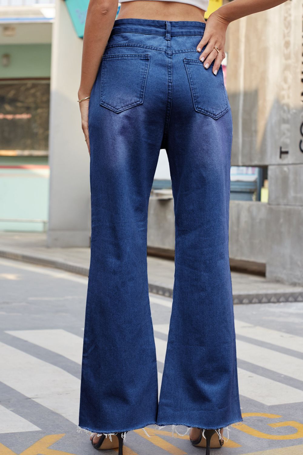 Distressed Buttoned Loose Fit Jeans – Trendsi | ClozArt
