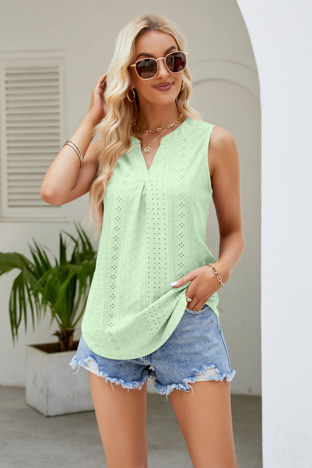 Notched Neck Curved Hem Eyelet Tank – Trendsi | ClozArt