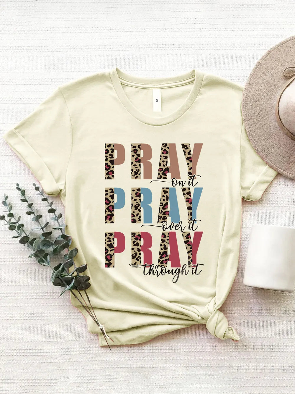 Letter Graphic Round Neck Short Sleeve T-Shirt – Trendsi | ClozArt