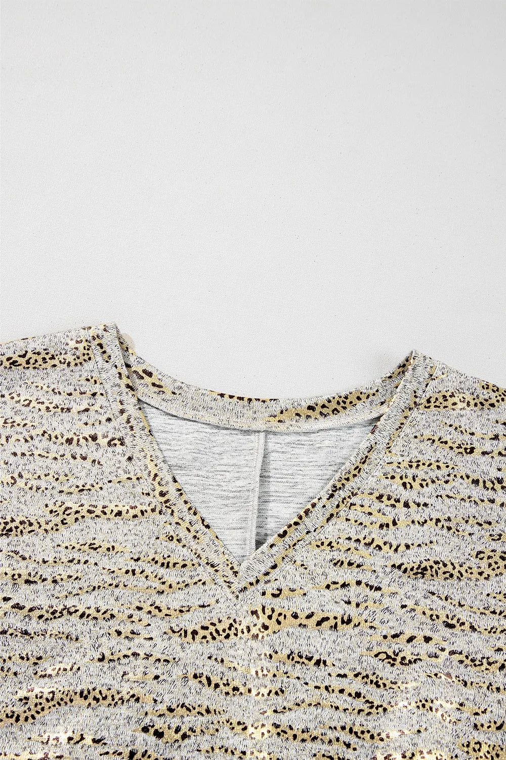 Leopard Print Half Sleeve V Neck Loose Fit T Shirt – Trendsi | ClozArt