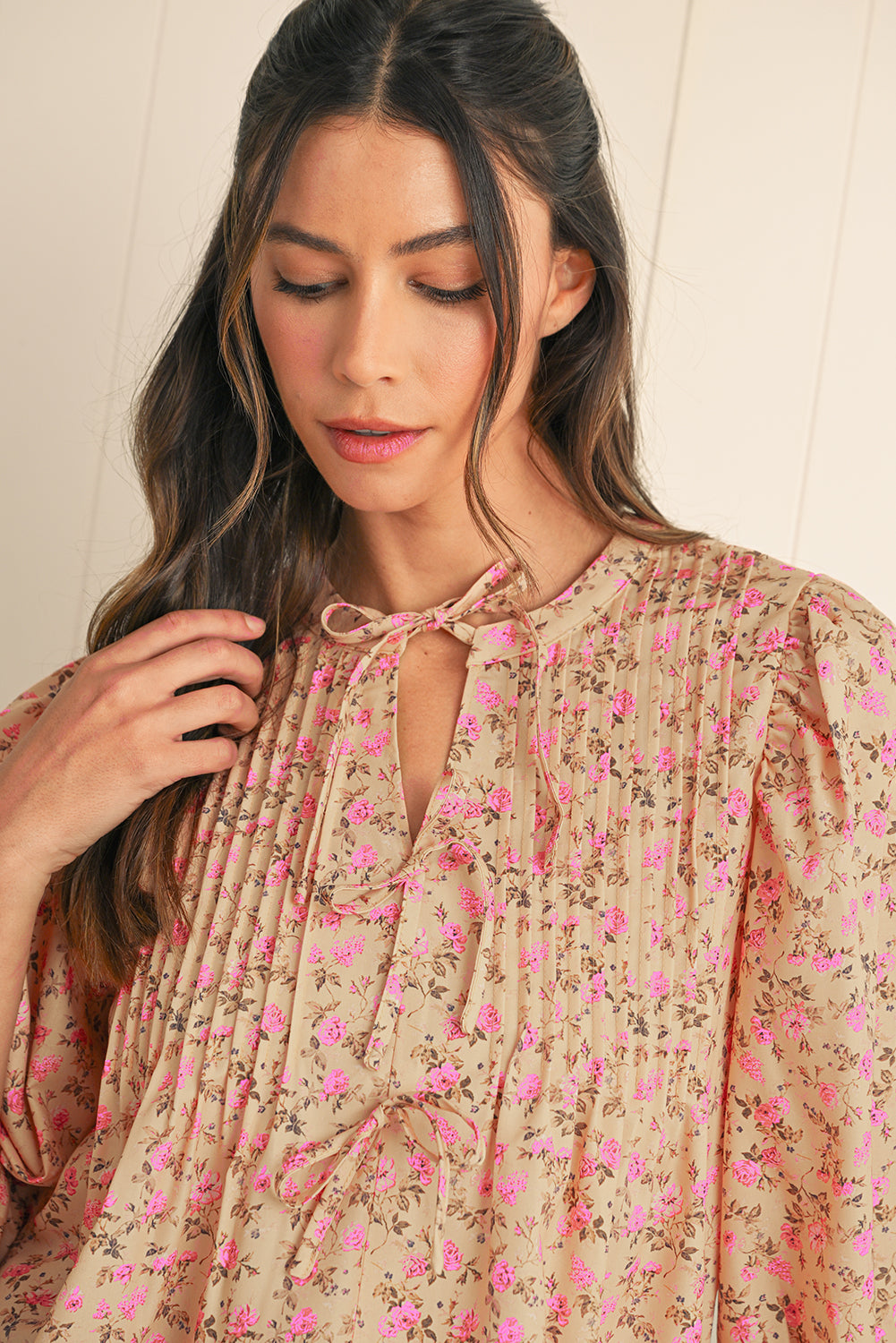 Light French Beige Ditsy Floral Print Bow Front Puff Sleeve Blouse – Shewin | ClozArt