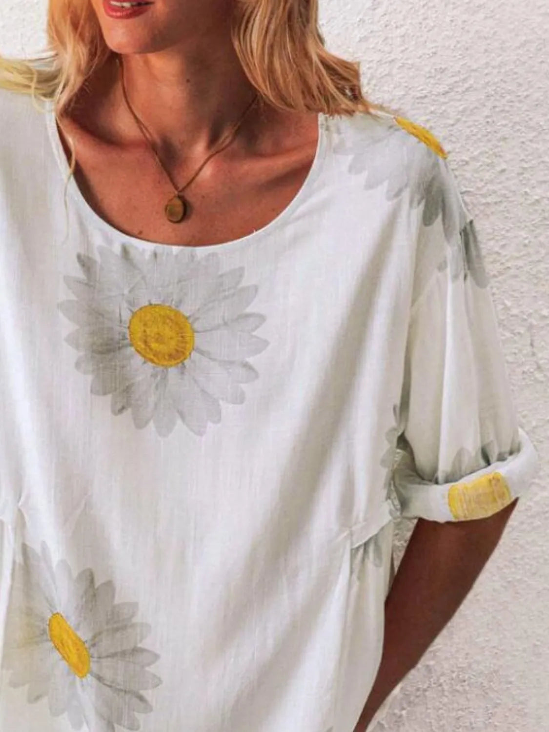 Full Size Flower Round Neck Half Sleeve T-Shirt Plus Size – Trendsi | ClozArt