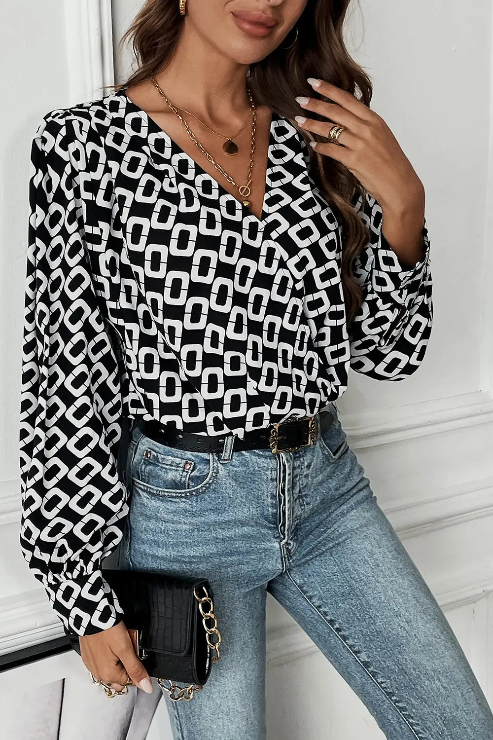 Perfee Geometric V-Neck Long Sleeve Blouse – Trendsi | ClozArt