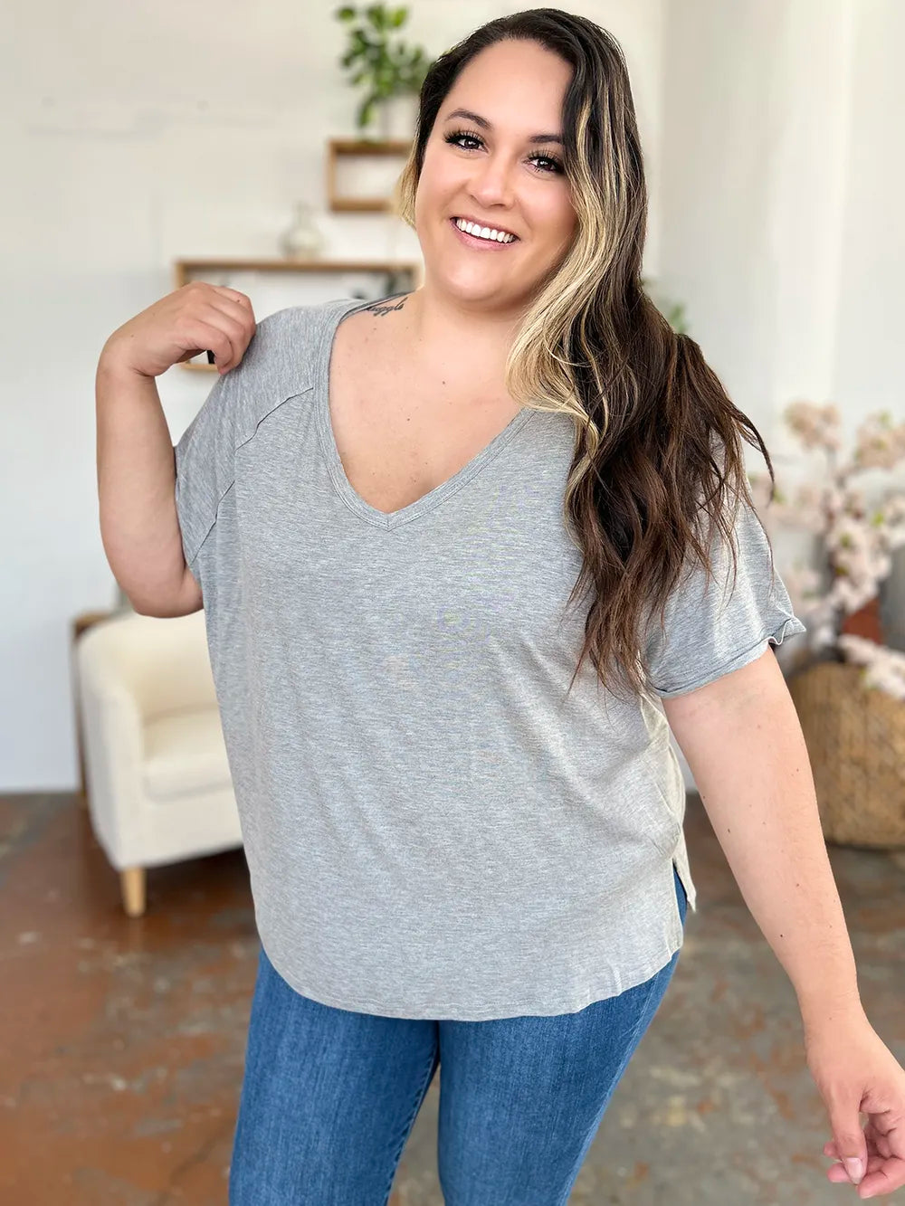 Basic Bae Full Size Bamboo Slit V-Neck Short Sleeve T-Shirt – Trendsi | ClozArt