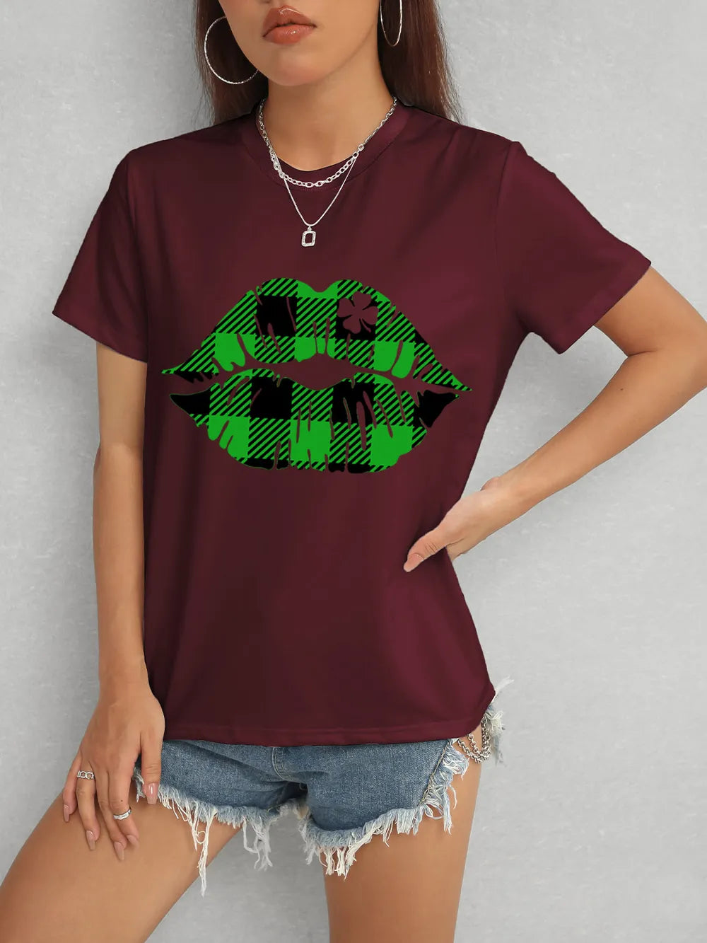 Plaid Lip Graphic Round Neck T-Shirt – Trendsi | ClozArt