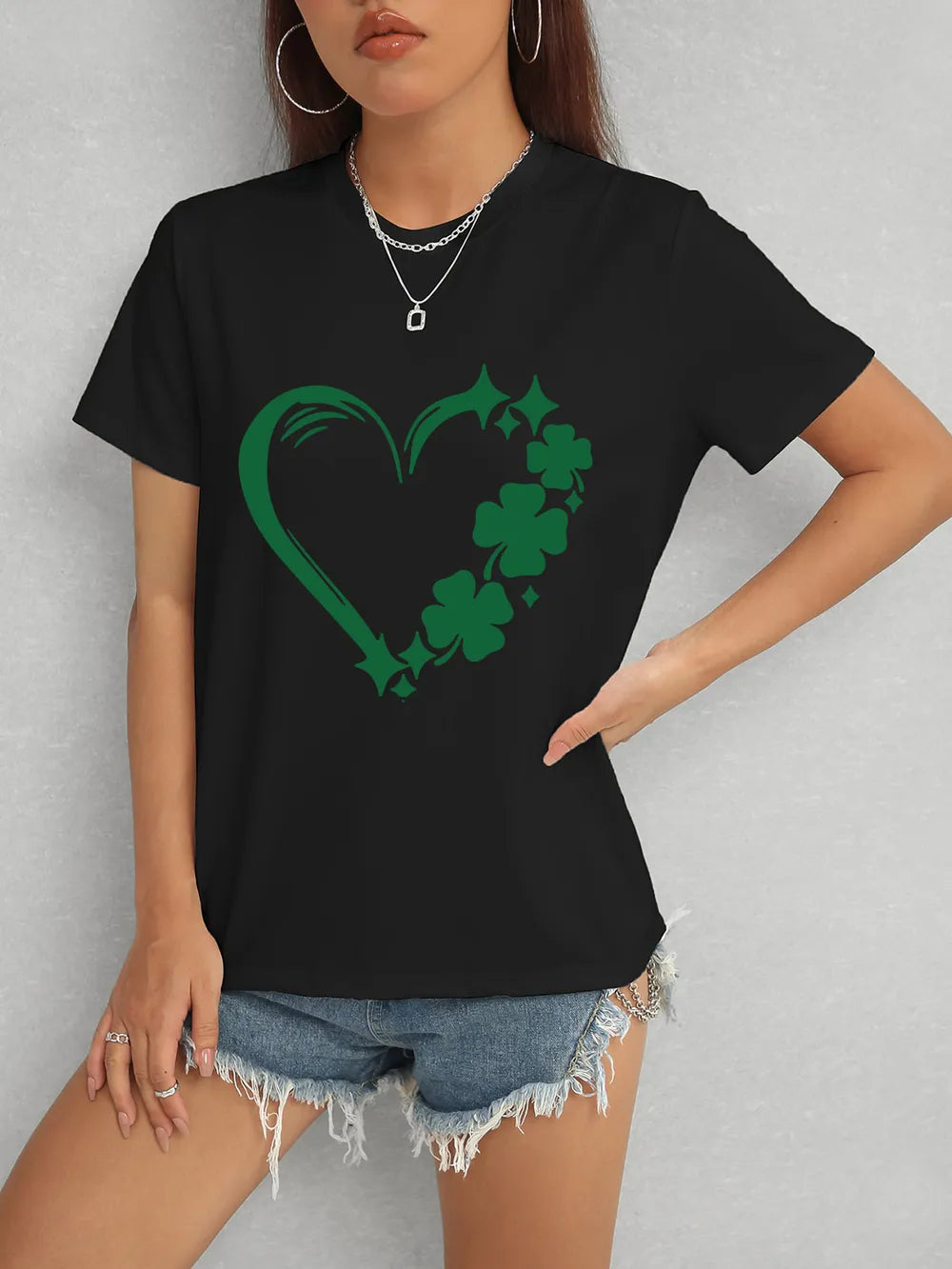 Heart Lucky Clover Round Neck Short Sleeve T-Shirt – Trendsi | ClozArt