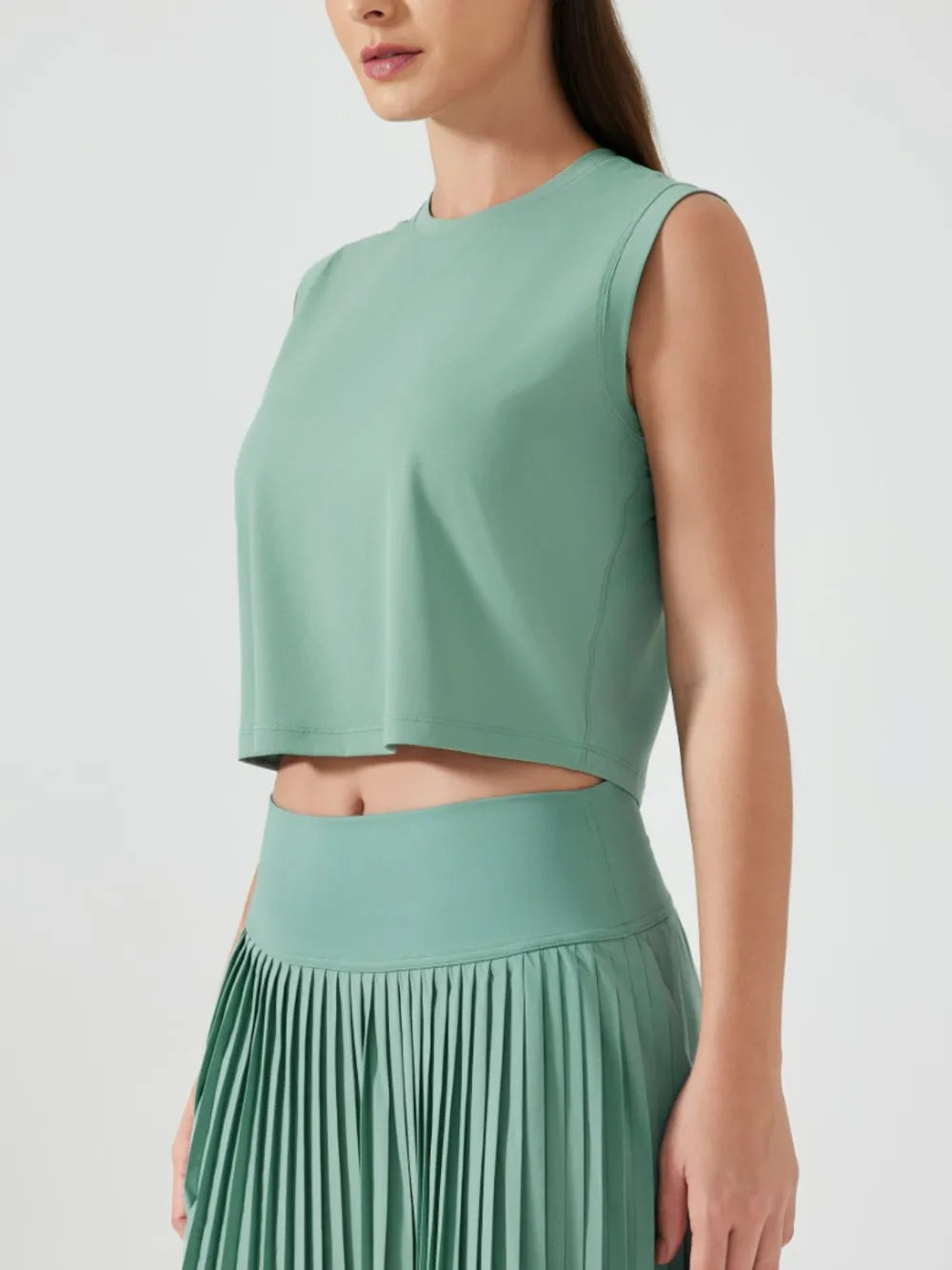 Millennia Round Neck Cropped Active Tank – Trendsi | ClozArt