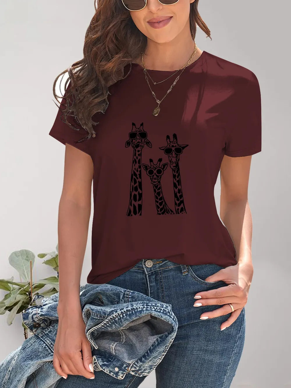 Giraffe Graphic Round Neck T-Shirt – Trendsi | ClozArt