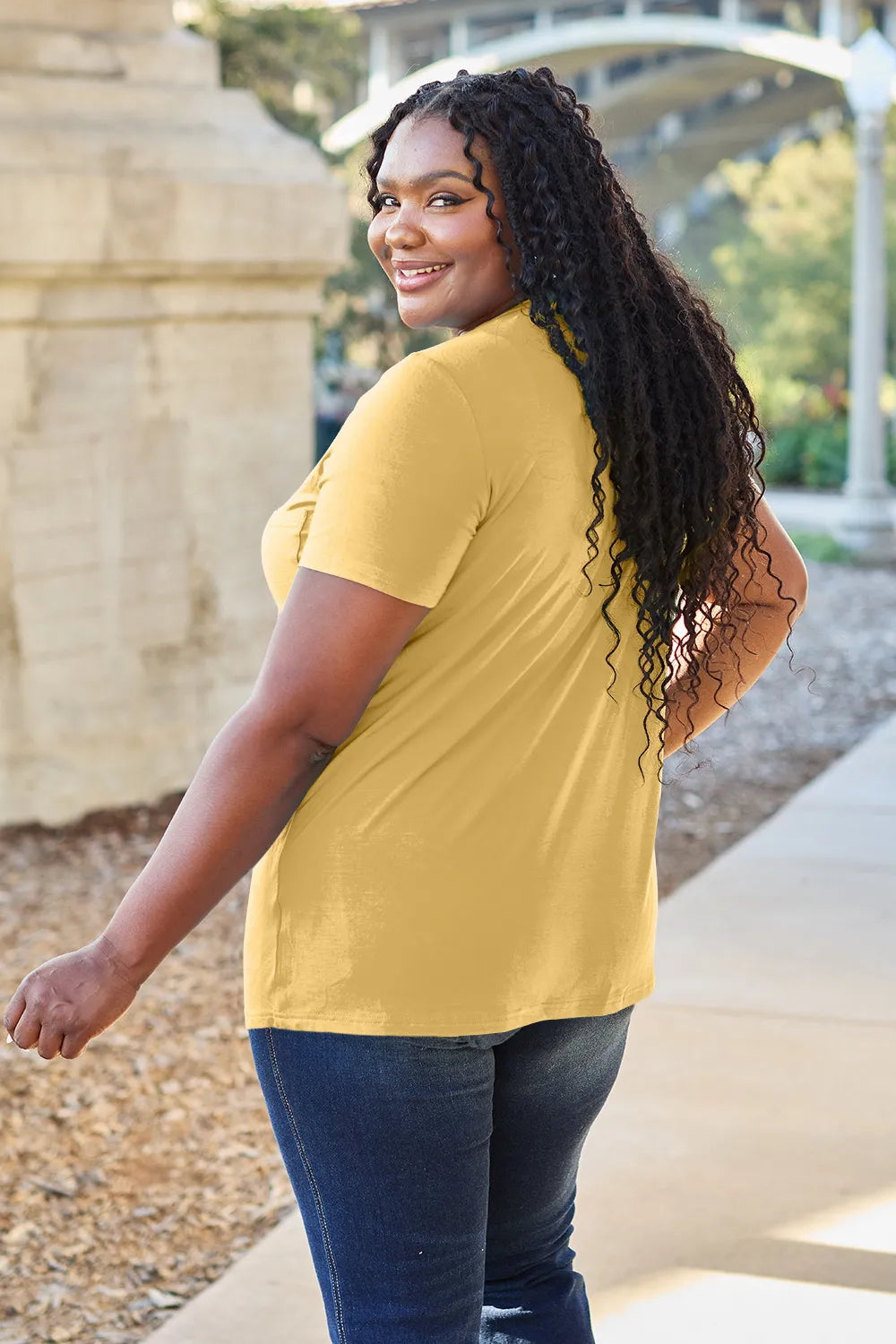 Basic Bae Bamboo Full Size V-Neck Short Sleeve T-Shirt – Trendsi | ClozArt