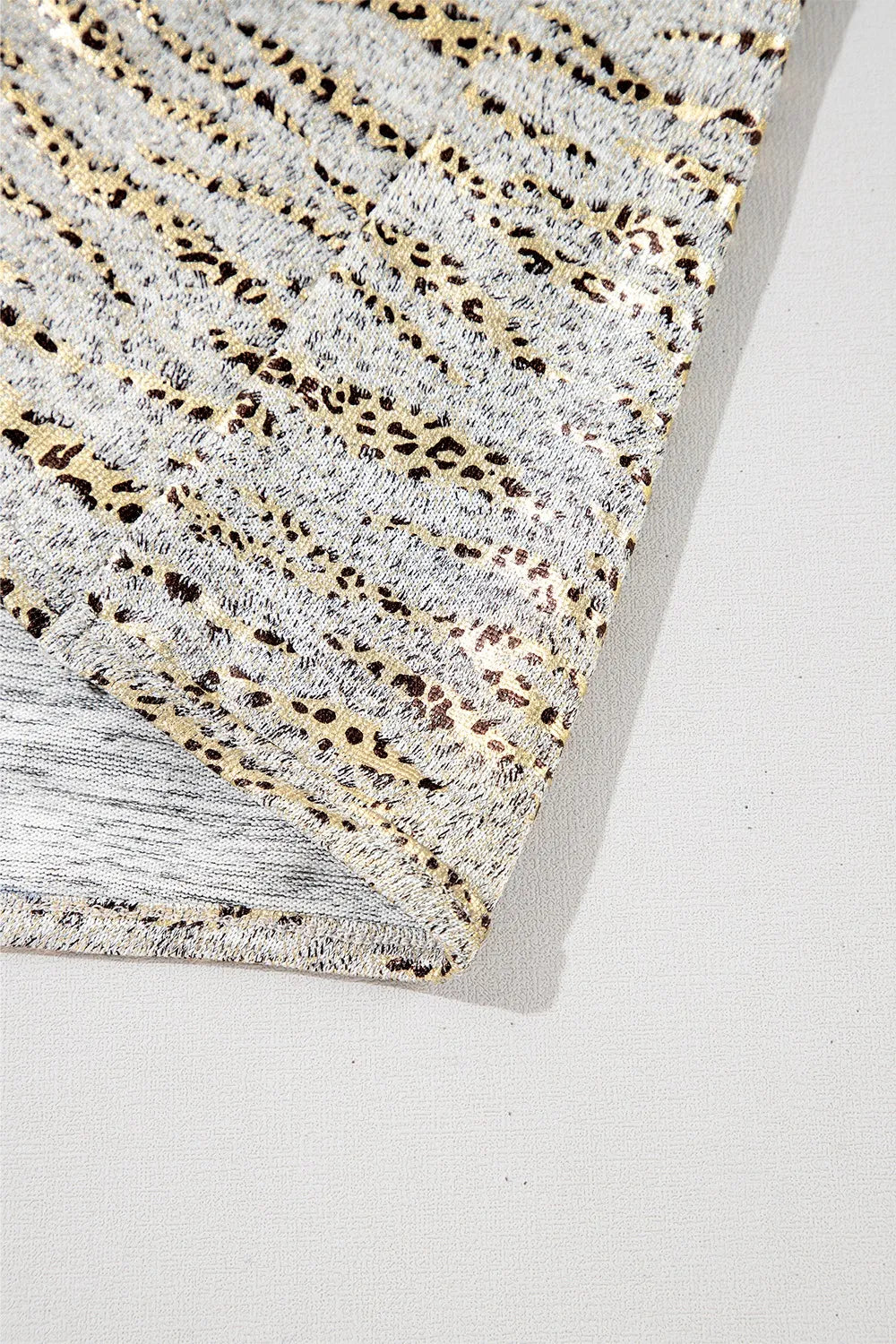 Leopard Print Half Sleeve V Neck Loose Fit T Shirt – Trendsi | ClozArt