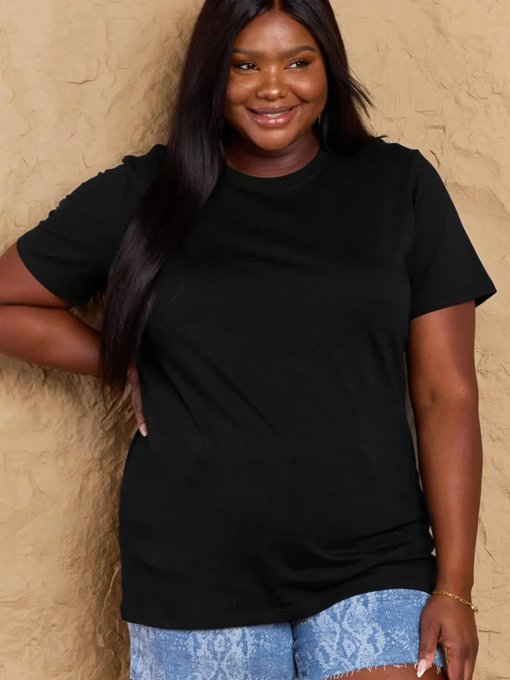 Full Size Round Neck Short Sleeve T-Shirt – Trendsi | ClozArt