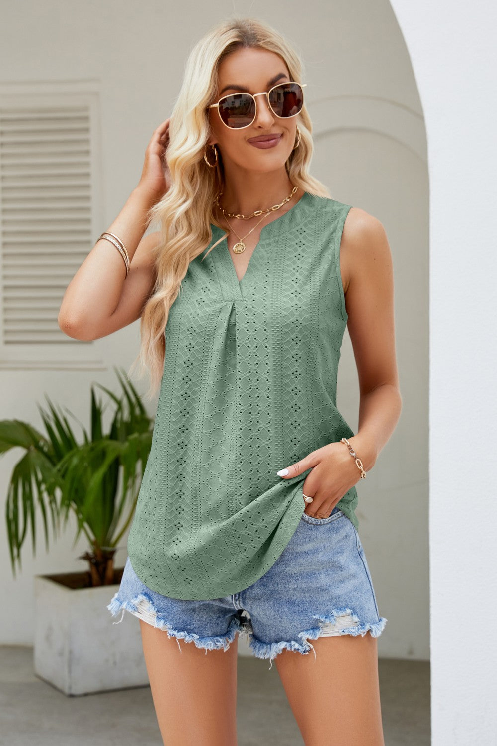 Notched Neck Curved Hem Eyelet Tank – Trendsi | ClozArt