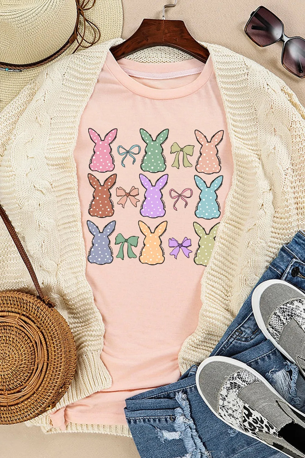 Dotty Bunny Bow Graphic Short Sleeve T-Shirt – Trendsi | ClozArt