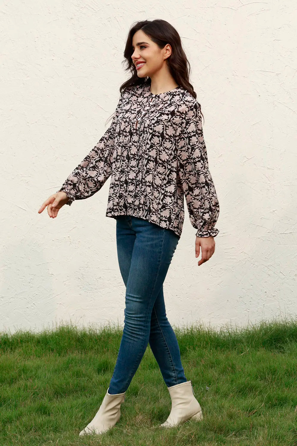 Floral Flounce Sleeve Round Neck Blouse – Trendsi | ClozArt