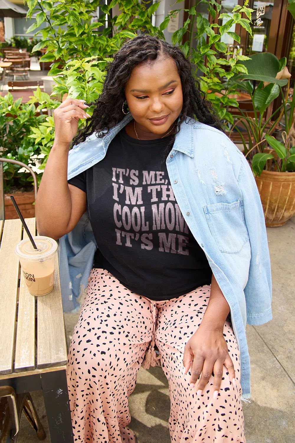 Simply Love Full Size IT'S ME,HI I'M THE COOL MOM IT'S ME Round Neck T-Shirt – Trendsi | ClozArt