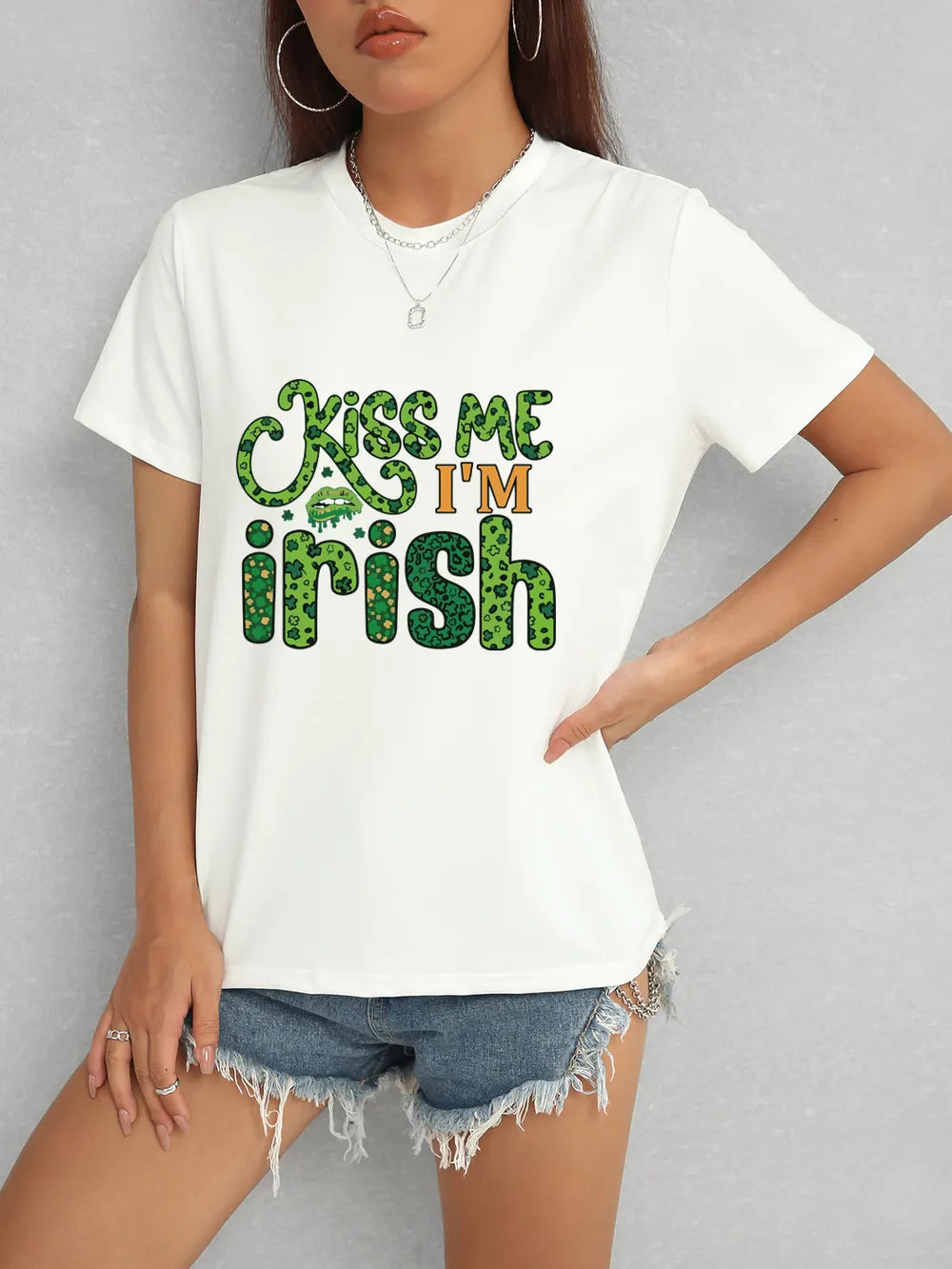 KISS ME I'M IRISH Round Neck T-Shirt – Trendsi | ClozArt
