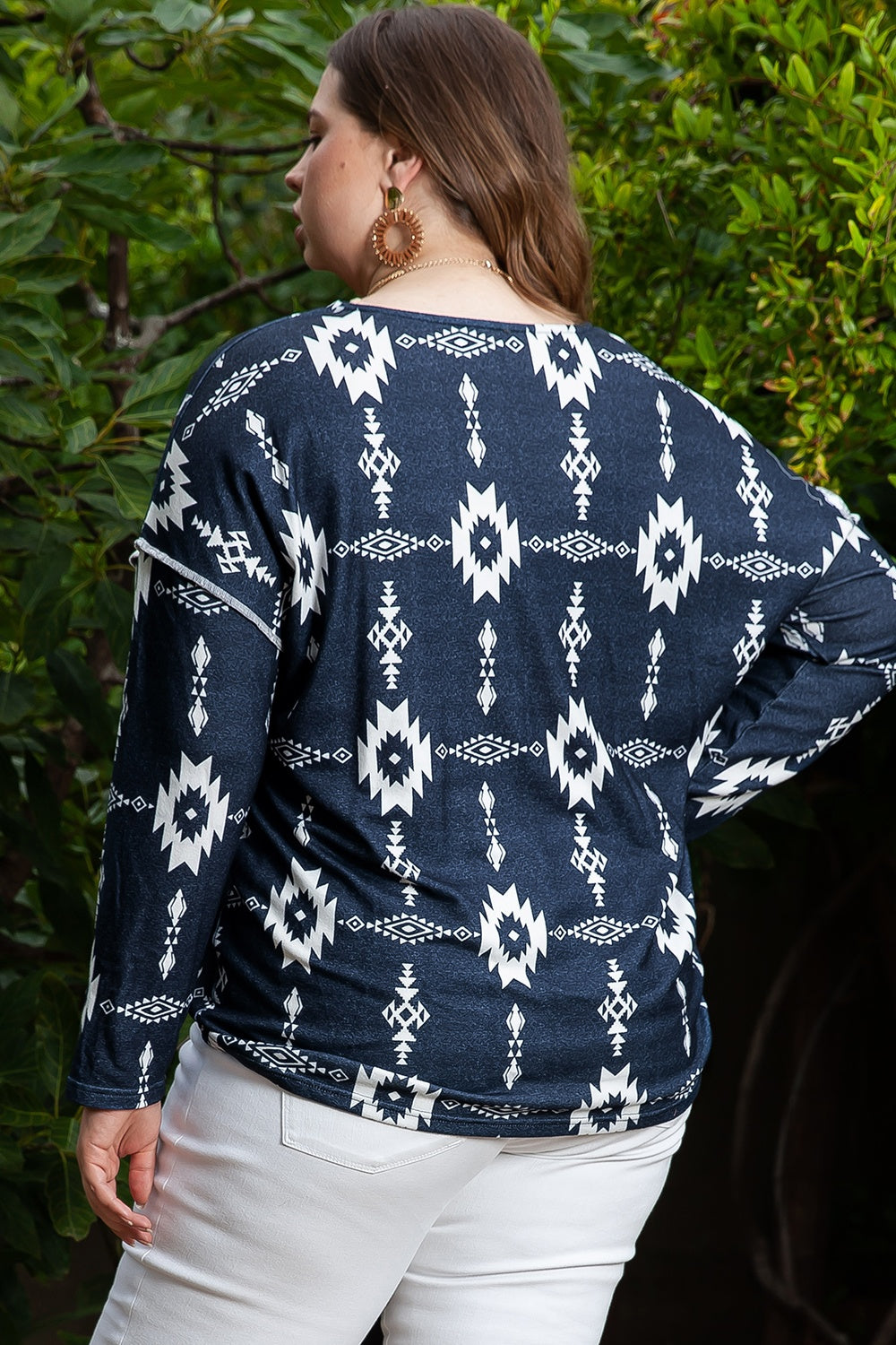 Plus Size Exposed Seams Round Neck Long Sleeve T-Shirt – Trendsi | ClozArt