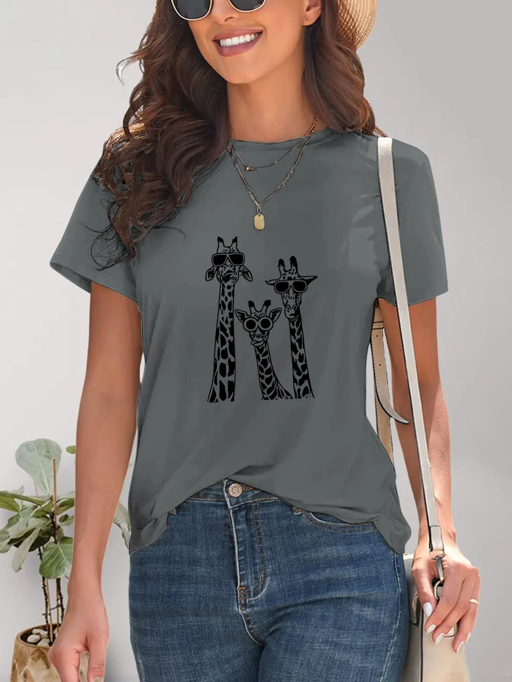 Giraffe Graphic Round Neck T-Shirt – Trendsi | ClozArt