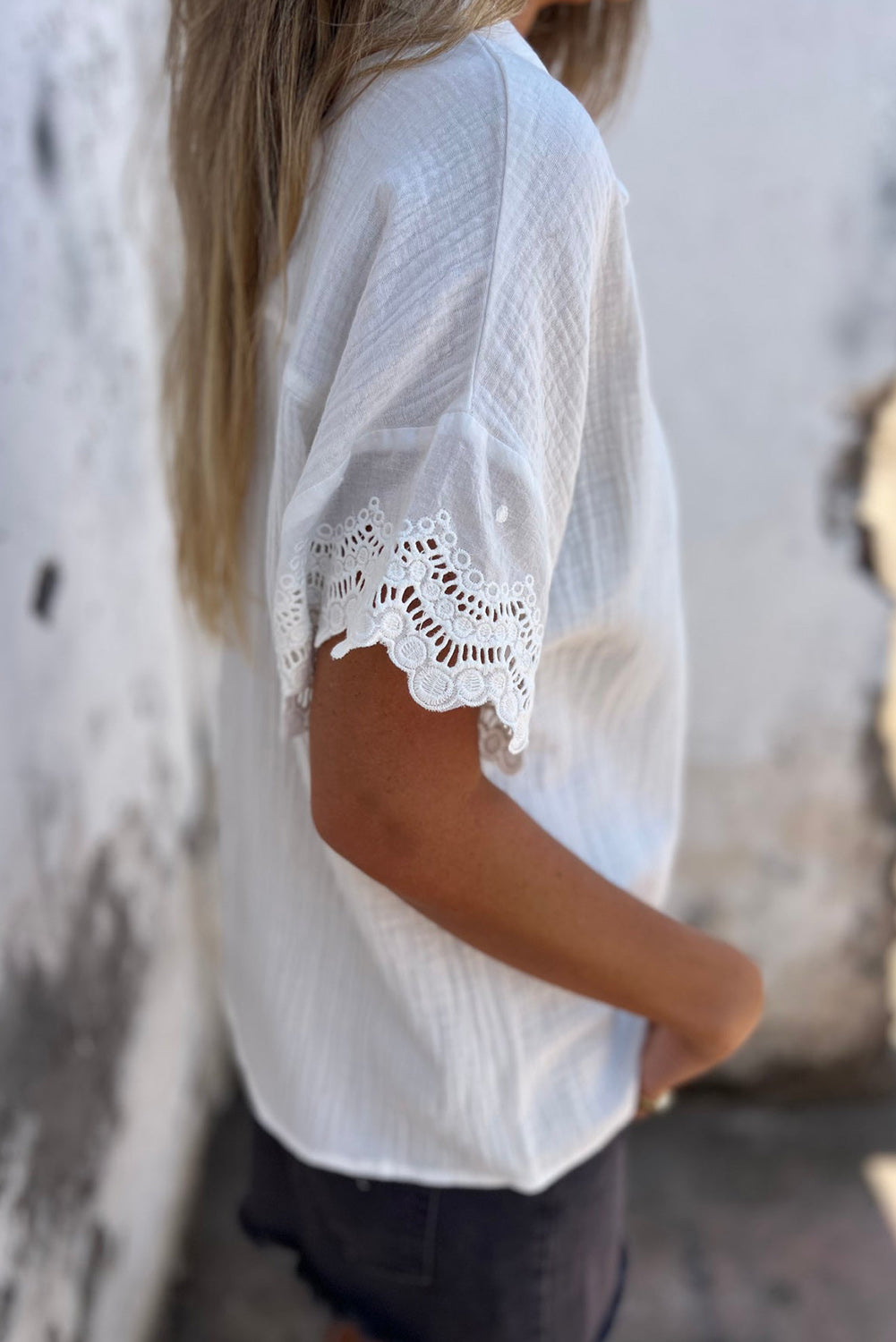 White Crinkled Lace Splicing Sleeve Collared V Neck Blouse – Shewin | ClozArt