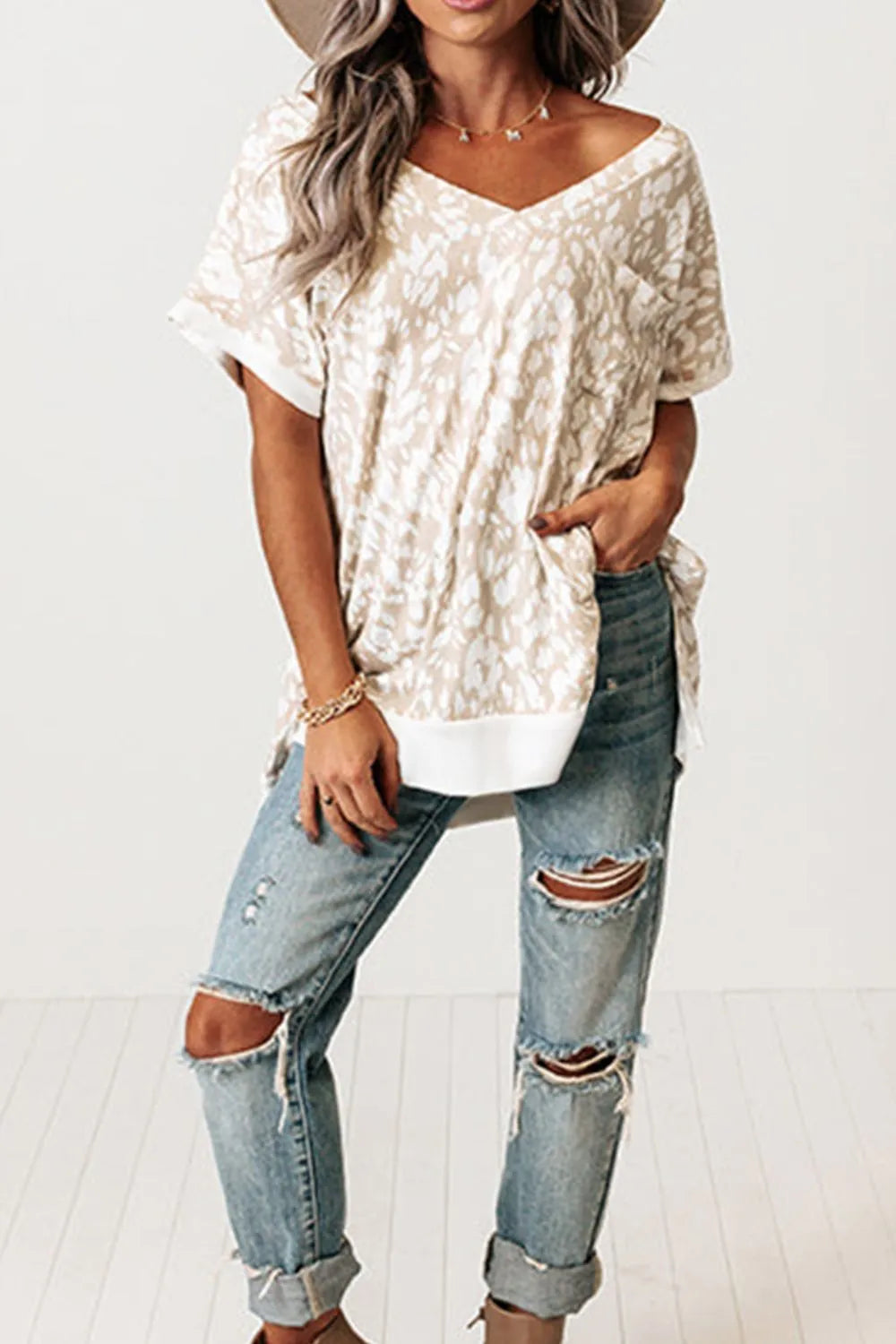 Leopard Print V Neck Side Slit Loose Fit T Shirt – Trendsi | ClozArt
