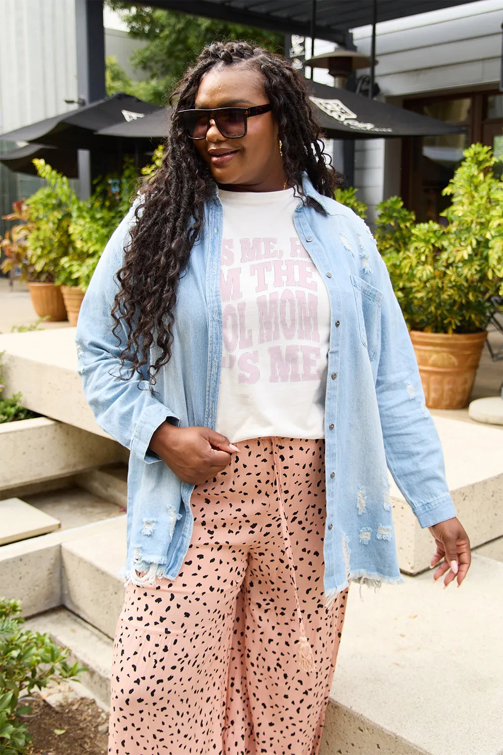 Simply Love Full Size IT'S ME,HI I'M THE COOL MOM IT'S ME Round Neck T-Shirt – Trendsi | ClozArt
