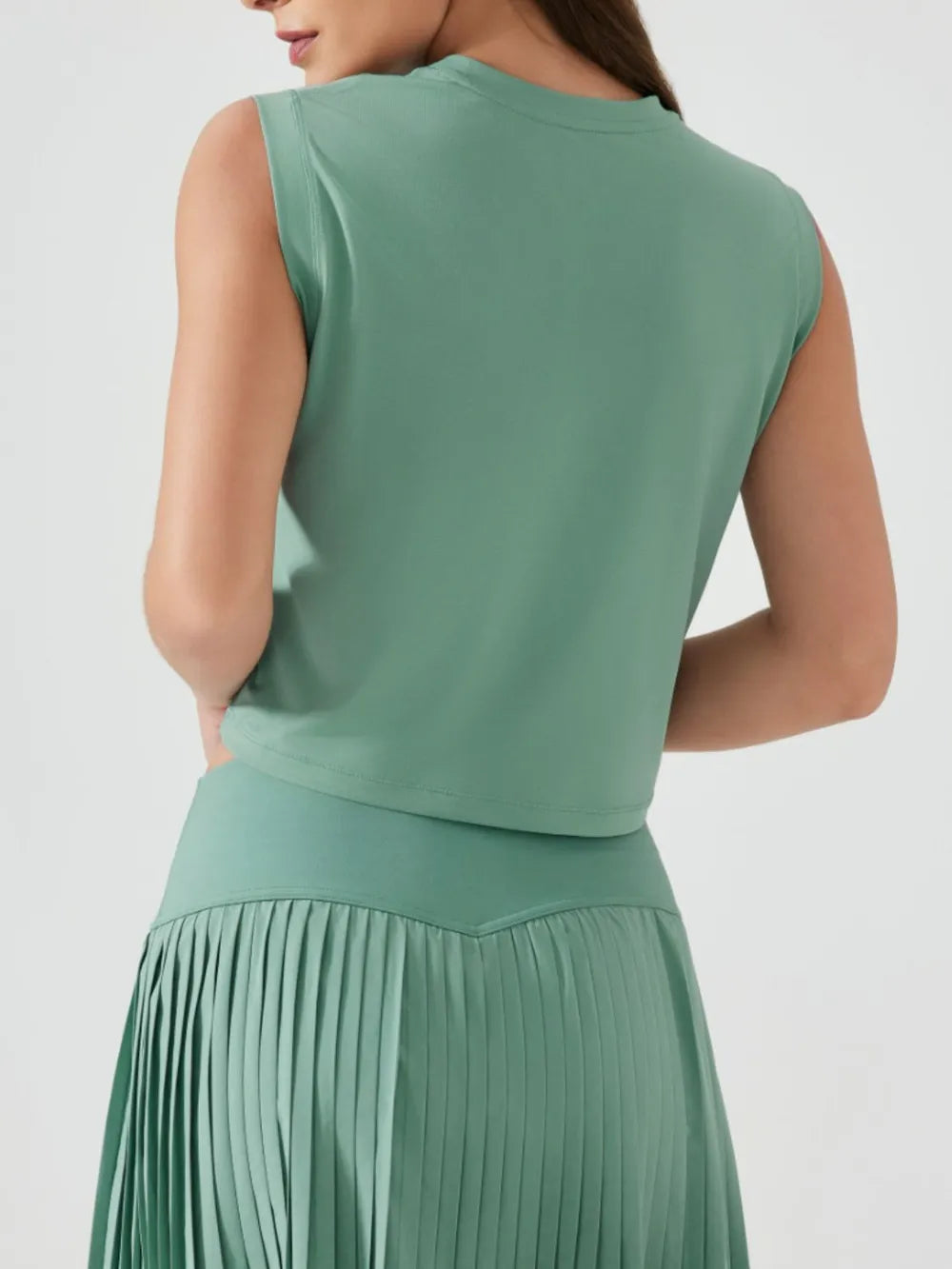 Millennia Round Neck Cropped Active Tank – Trendsi | ClozArt