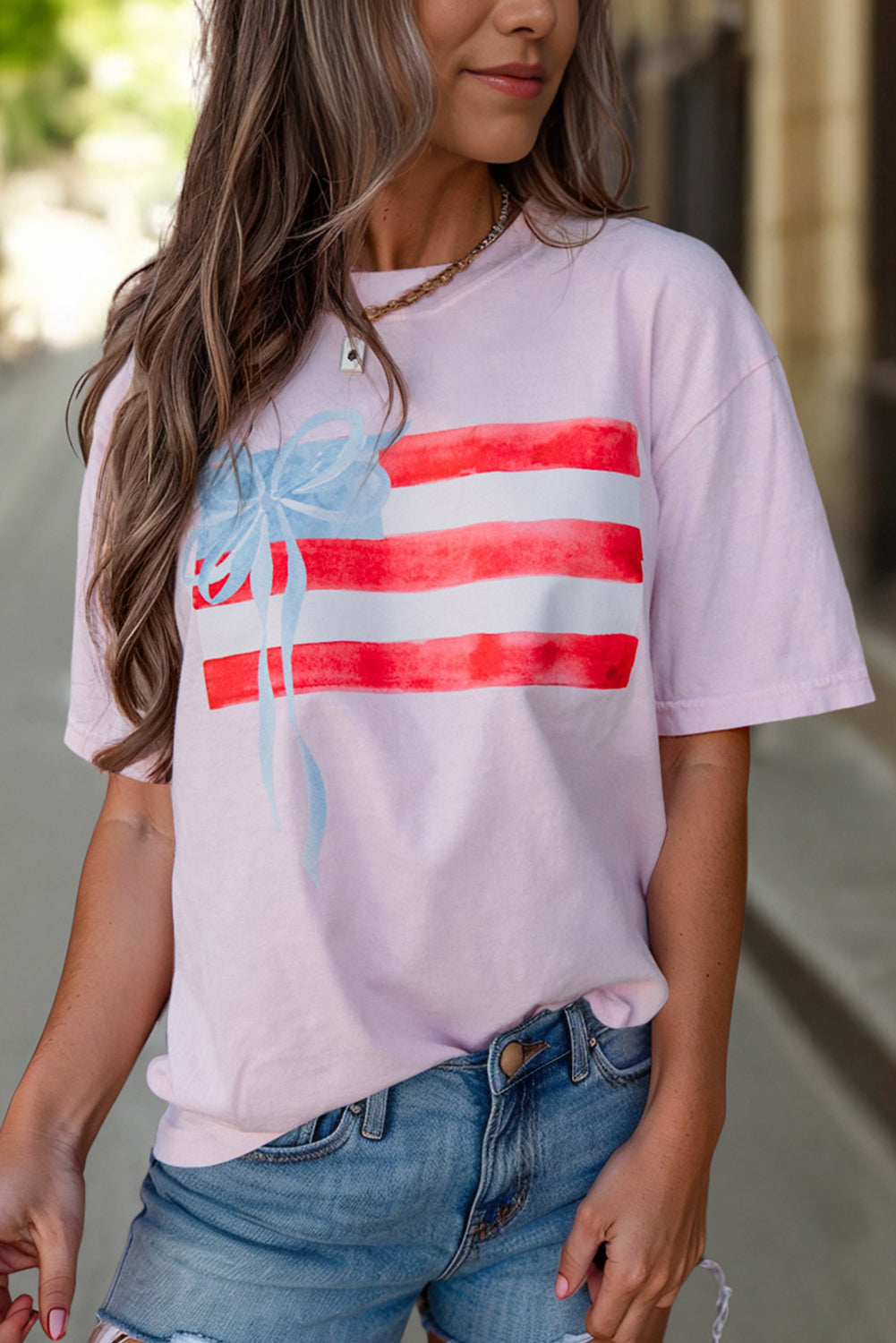 White Flag Bow Graphic Crewneck Tee – Shewin | ClozArt