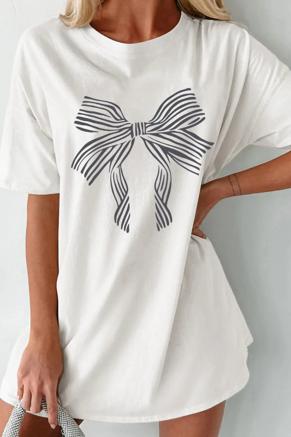 Bow Graphic Round Neck Short Sleeve T-Shirt – Trendsi | ClozArt