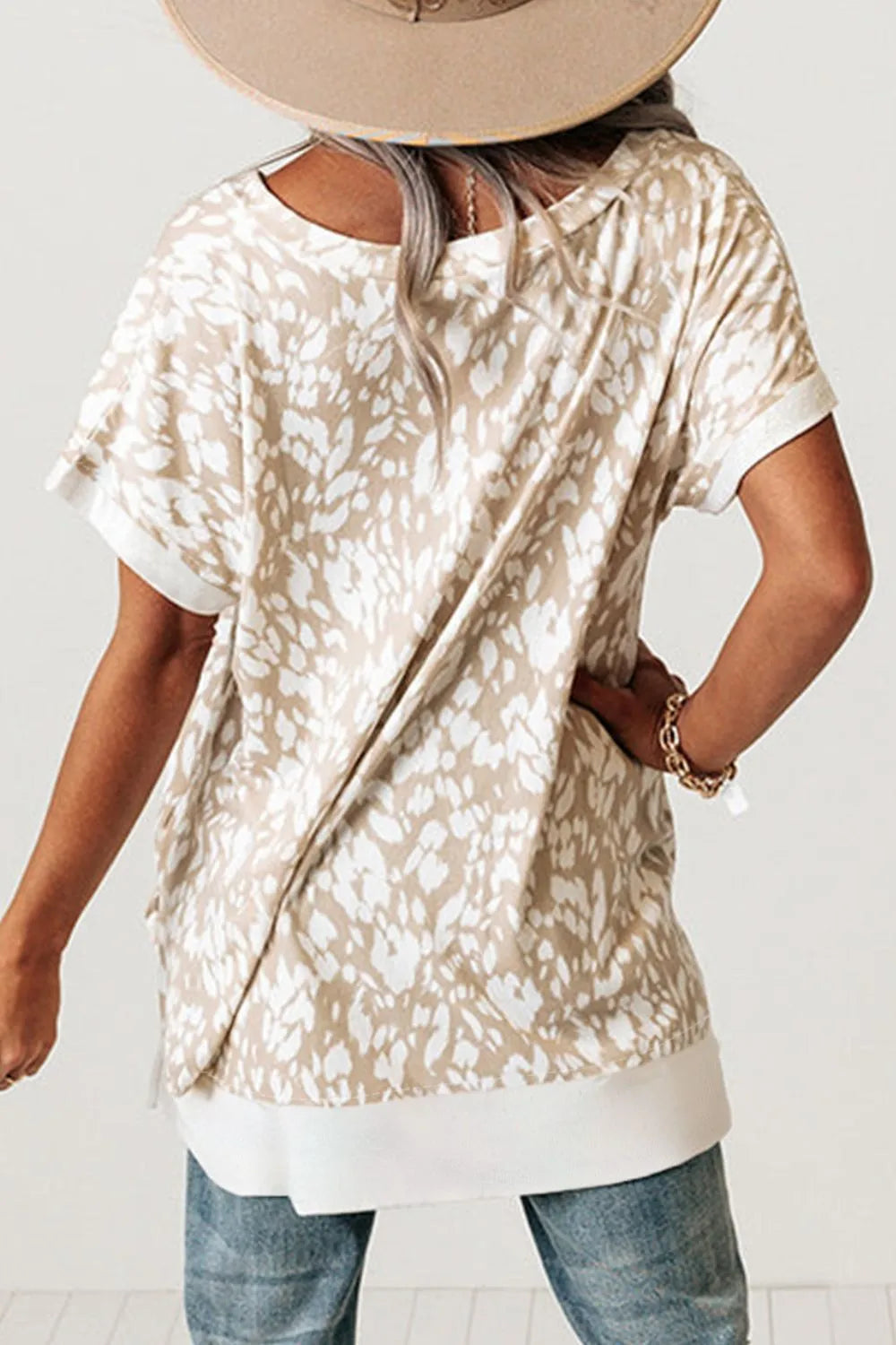Leopard Print V Neck Side Slit Loose Fit T Shirt – Trendsi | ClozArt