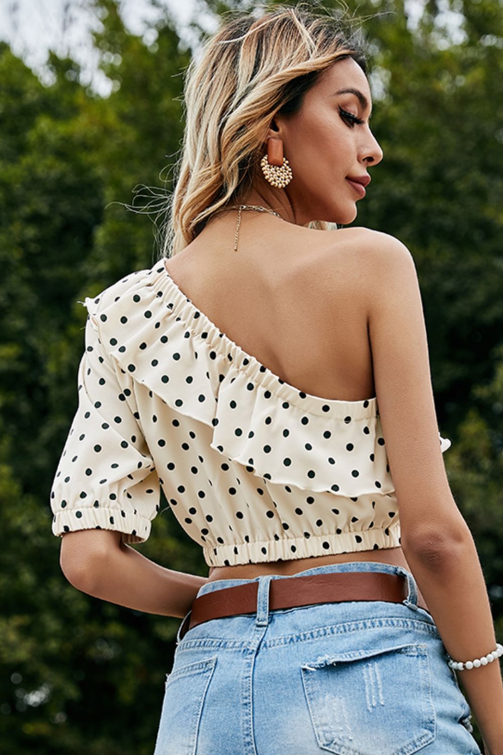 Shiny Polka Dot One-Shoulder Ruffled Crop Top – Trendsi | ClozArt