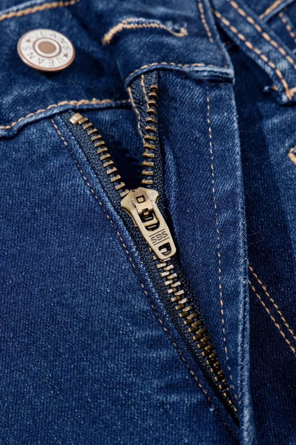 Center Seam Deep Wash Straight Jeans – Trendsi | ClozArt