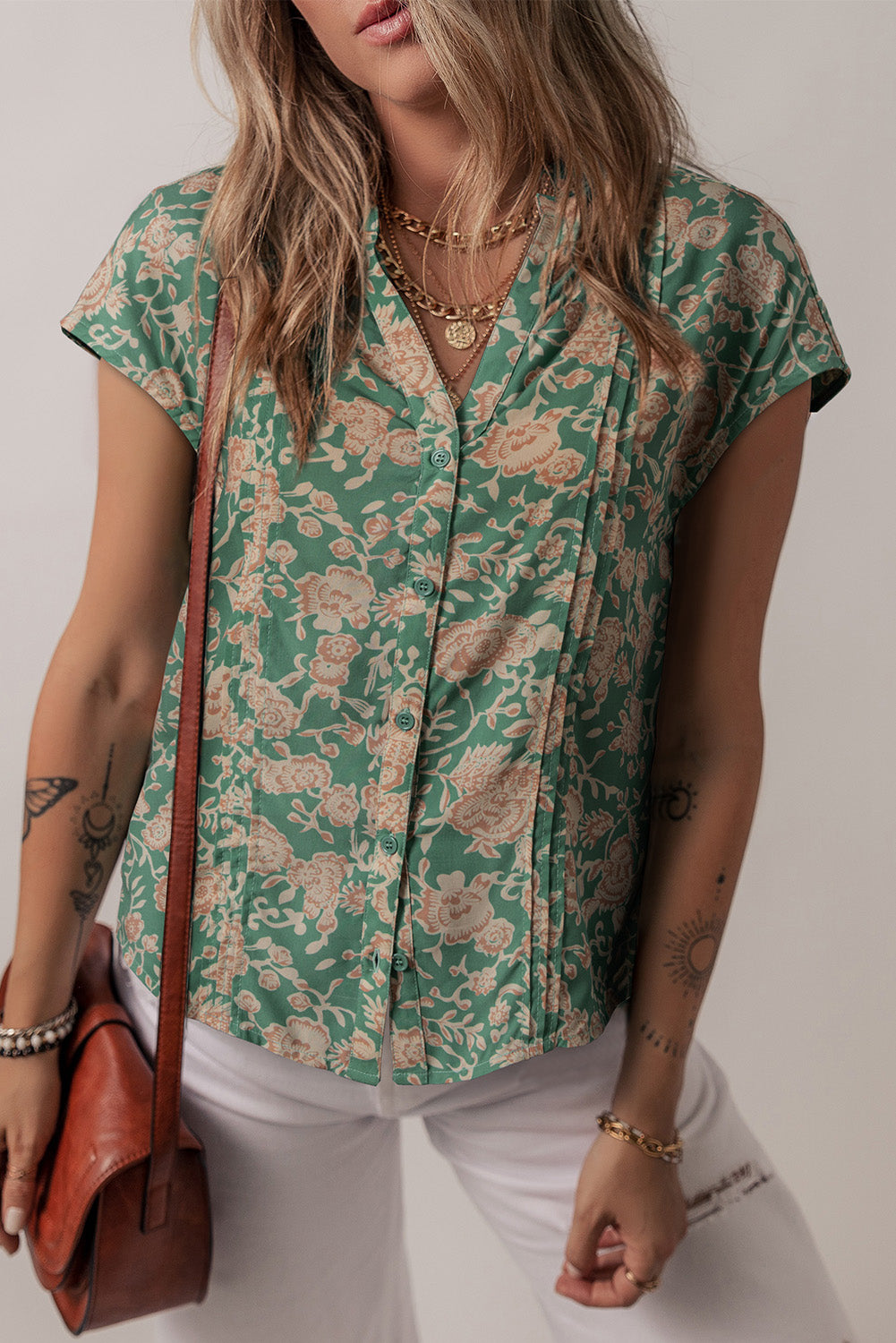 Green Floral Print Pleated Buttoned V Neck Short Sleeve Blouse – Shewin | ClozArt