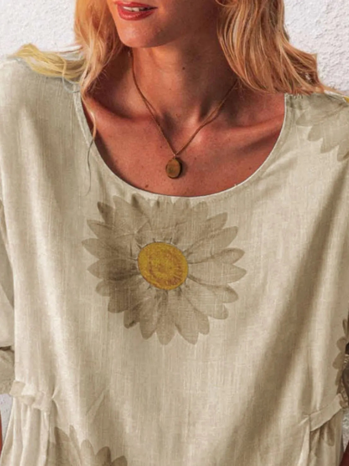 Full Size Flower Round Neck Half Sleeve T-Shirt Plus Size – Trendsi | ClozArt