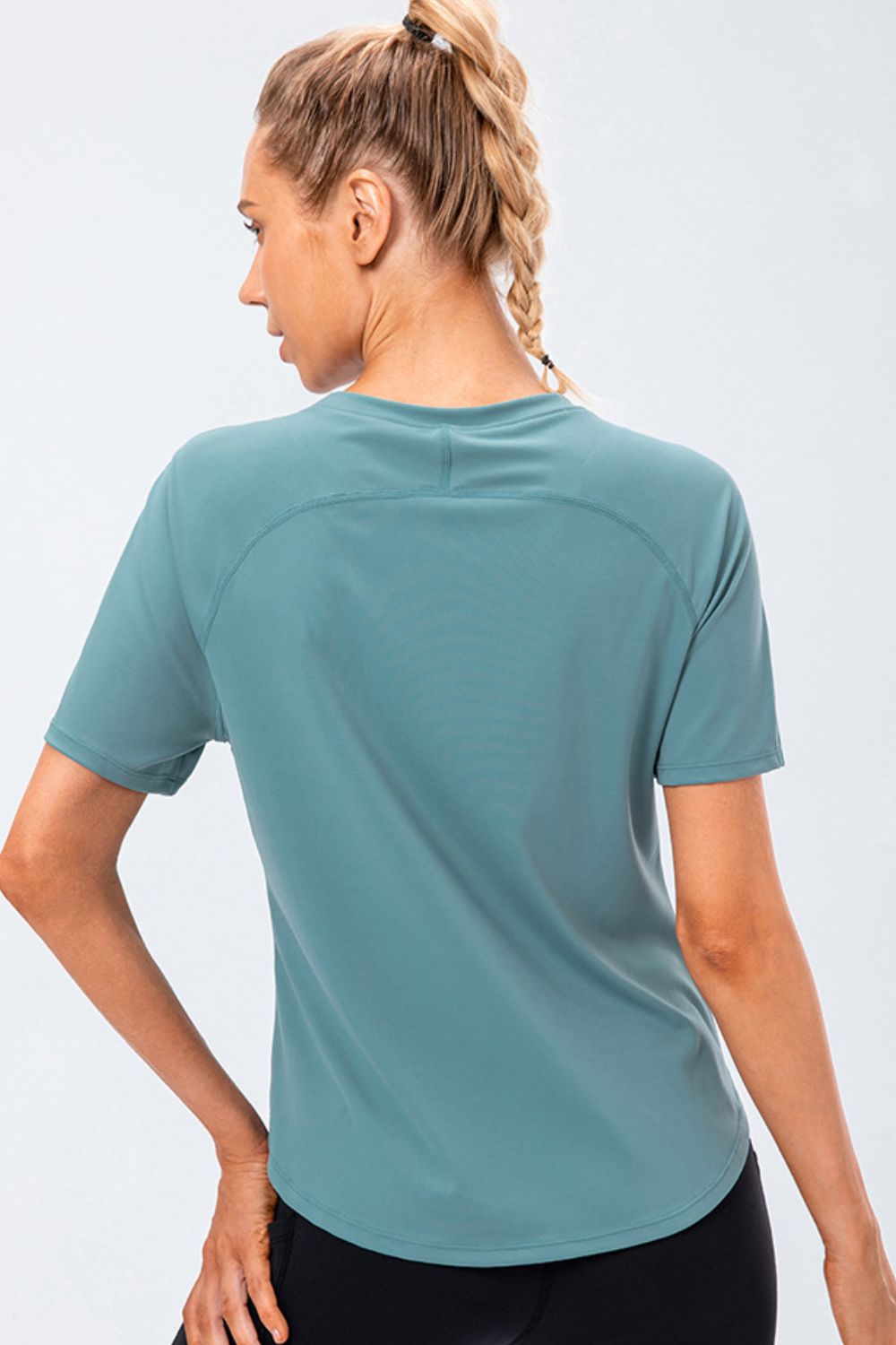 Round Neck Raglan Sleeve Active Tee – Trendsi | ClozArt