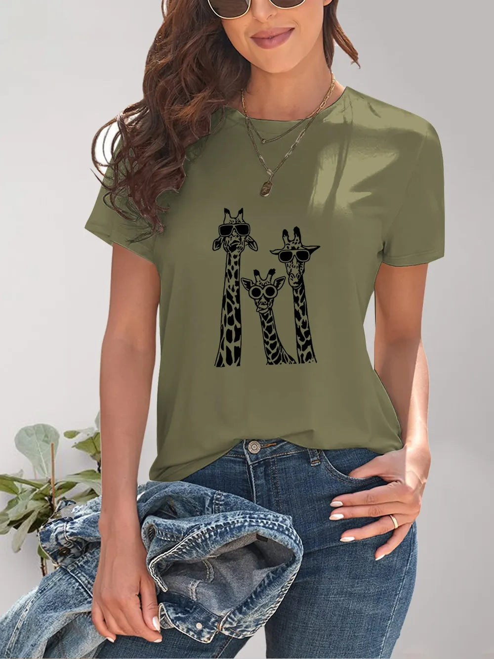 Giraffe Graphic Round Neck T-Shirt – Trendsi | ClozArt