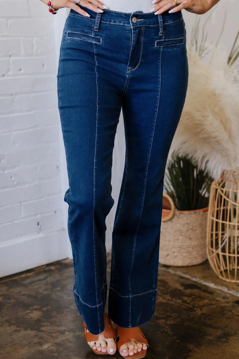 Center Seam Deep Wash Straight Jeans – Trendsi | ClozArt