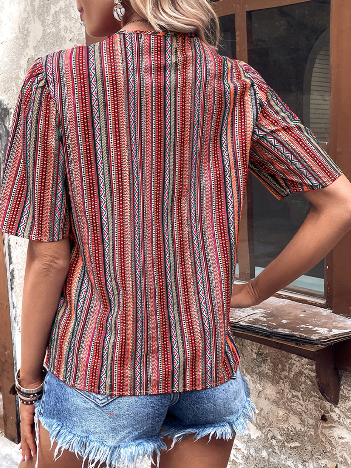 Shiny Printed V-Neck Button-Up Short Sleeve Top – Trendsi | ClozArt