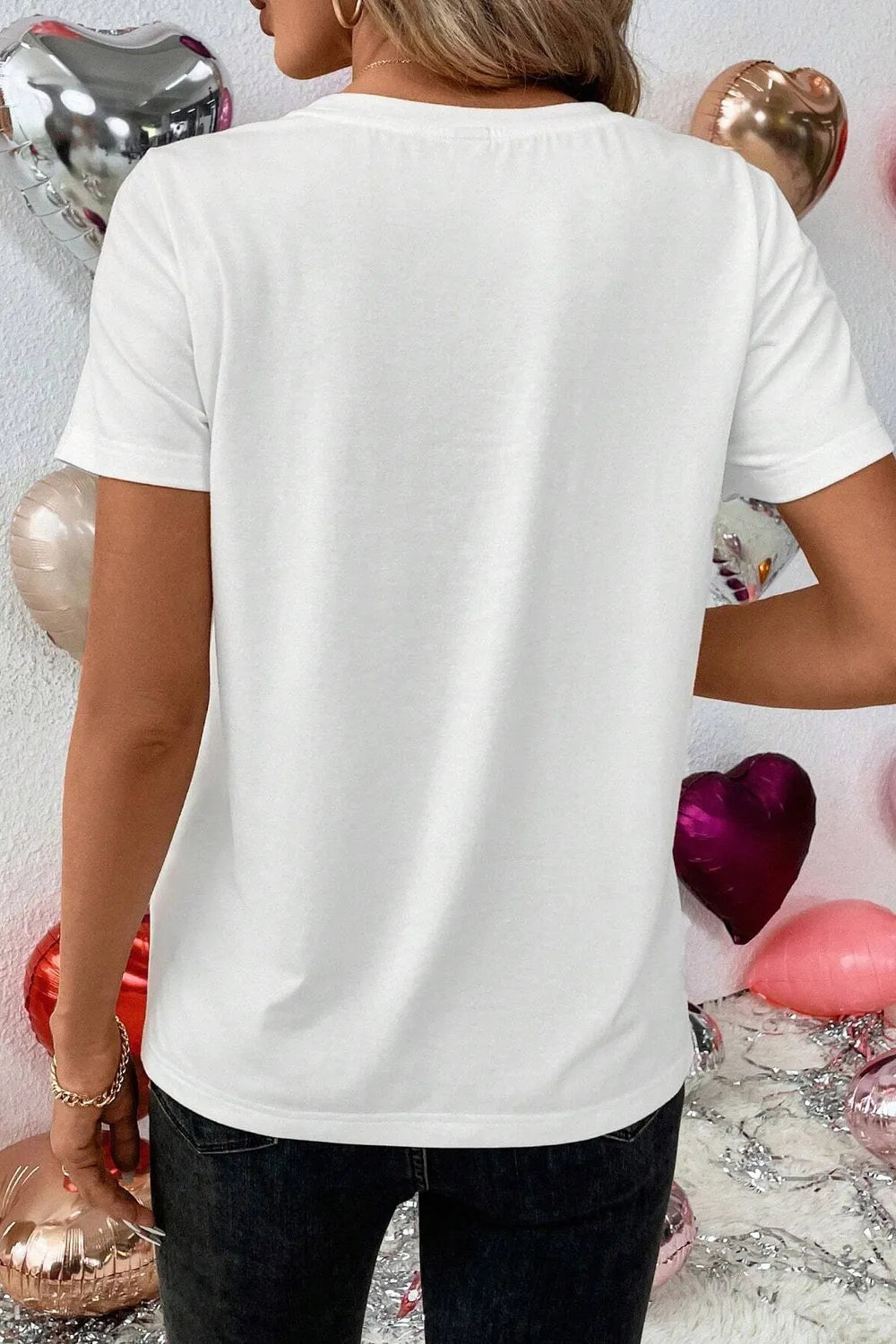 XOXO Lip Graphic Round Neck T-Shirt – Trendsi | ClozArt