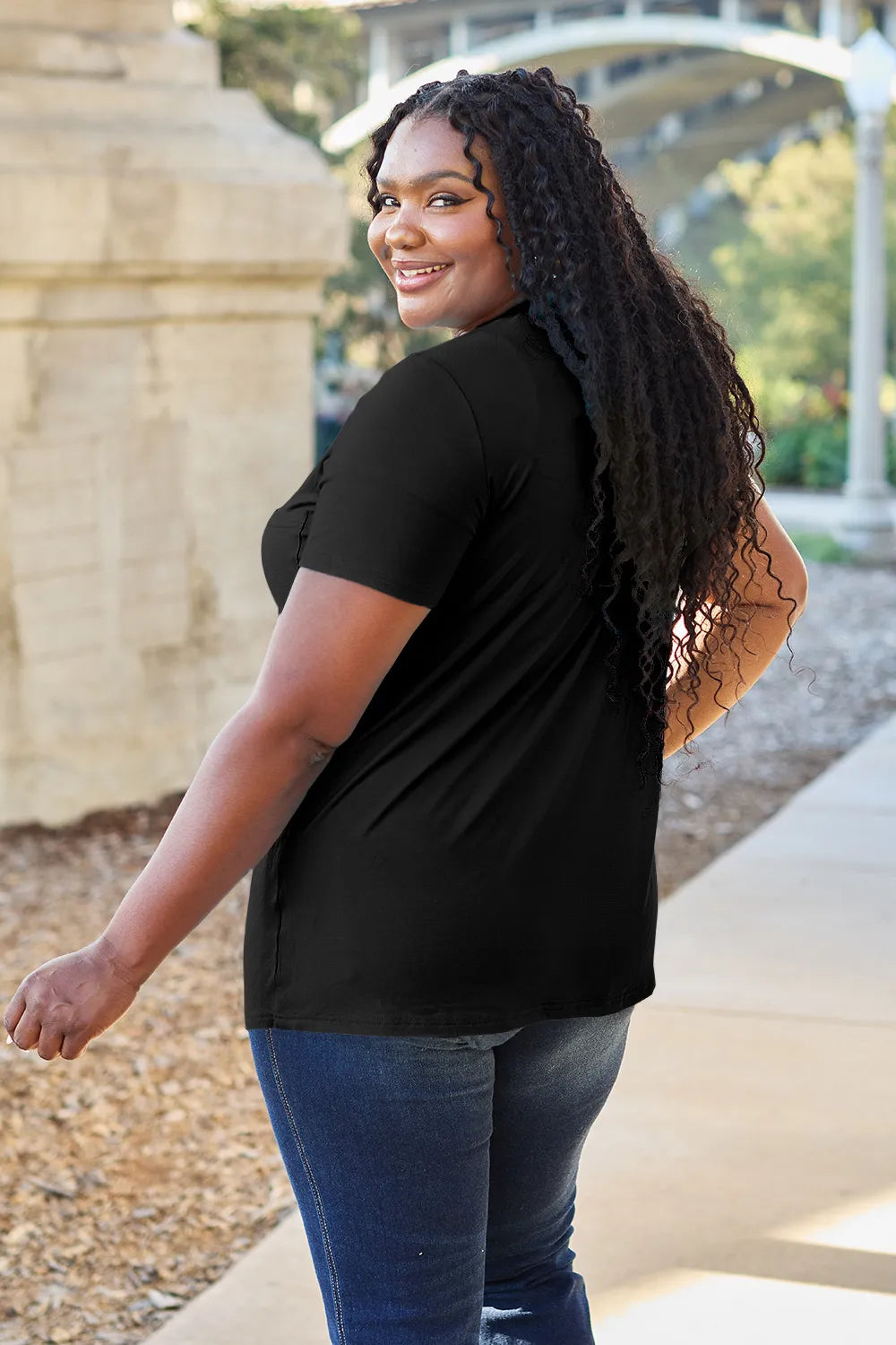 Basic Bae Bamboo Full Size V-Neck Short Sleeve T-Shirt – Trendsi | ClozArt