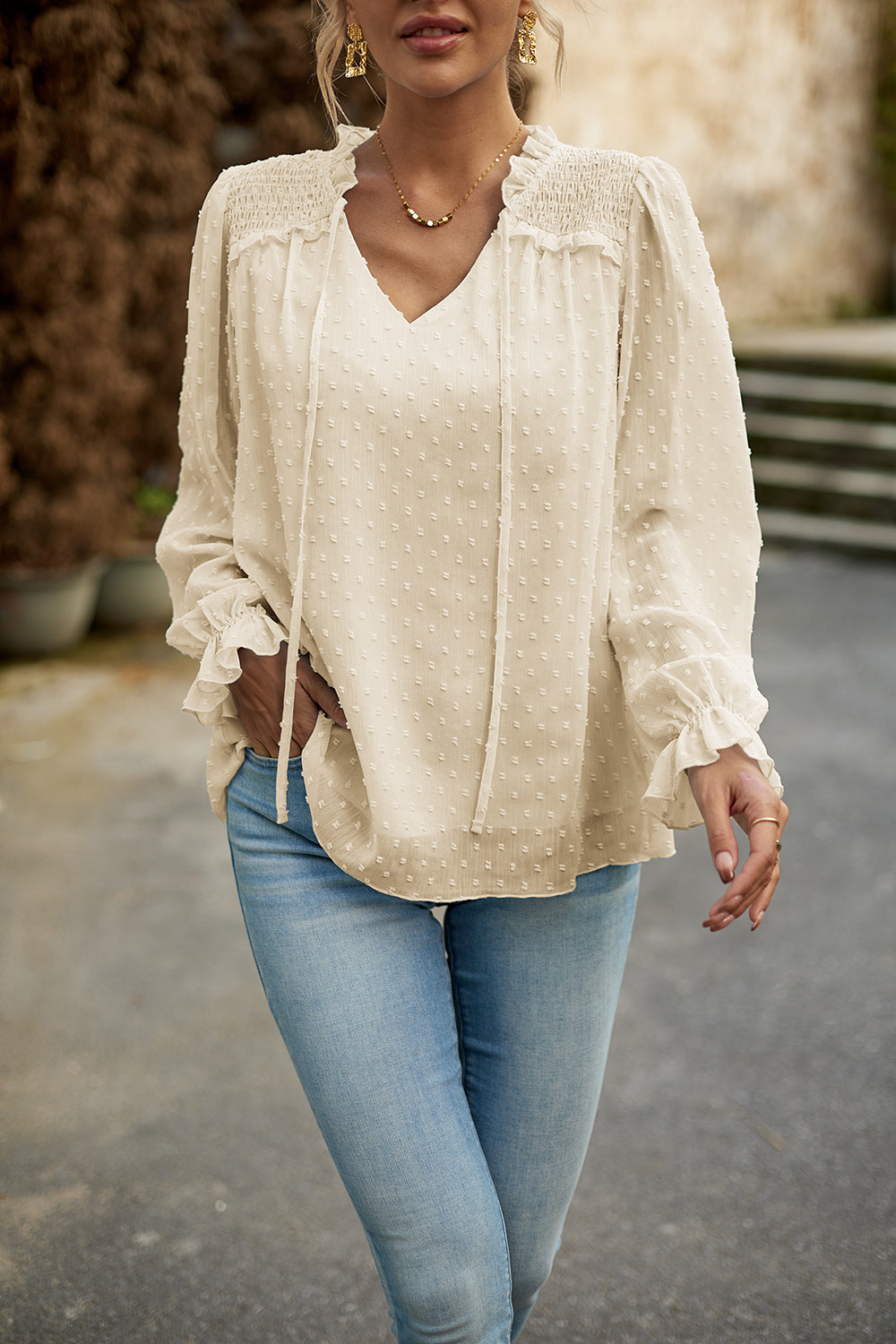 Devine Swiss Dot Smocked Shoulder Blouse – Trendsi | ClozArt