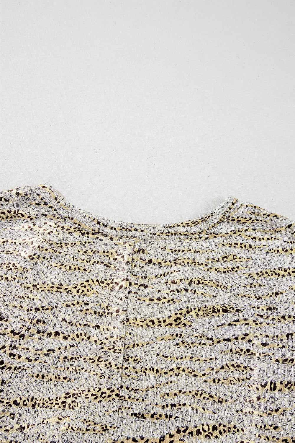 Leopard Print Half Sleeve V Neck Loose Fit T Shirt – Trendsi | ClozArt