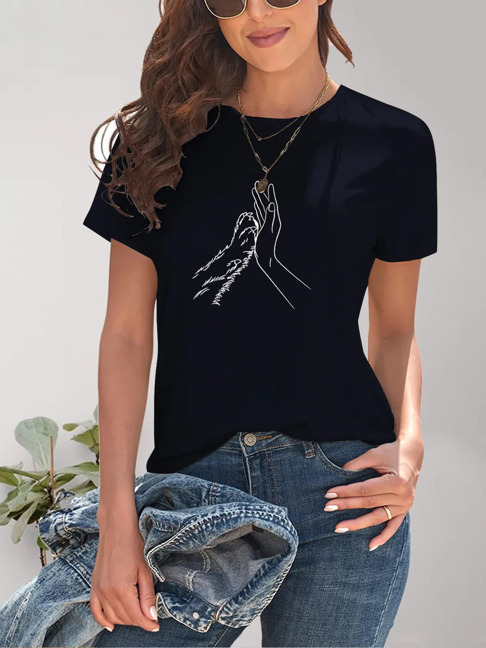 Graphic Round Neck Short Sleeve T-Shirt – Trendsi | ClozArt