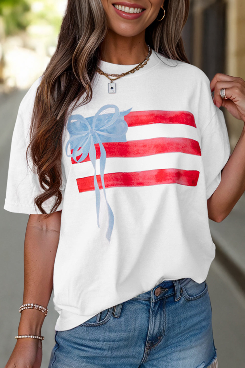 White Flag Bow Graphic Crewneck Tee – Shewin | ClozArt