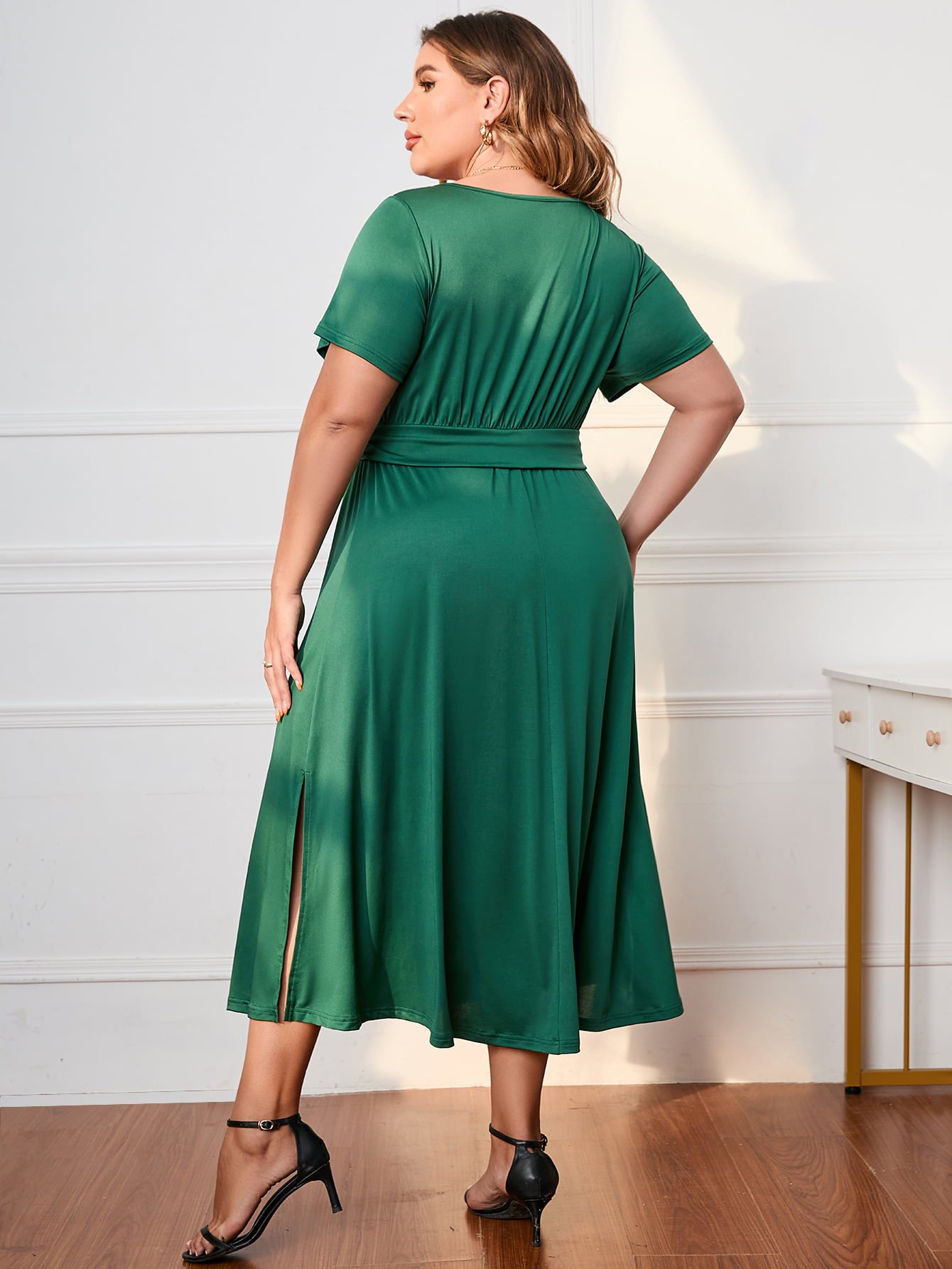 Honey Plus Size Short Sleeve Surplice Neck Midi Dress – Trendsi | ClozArt