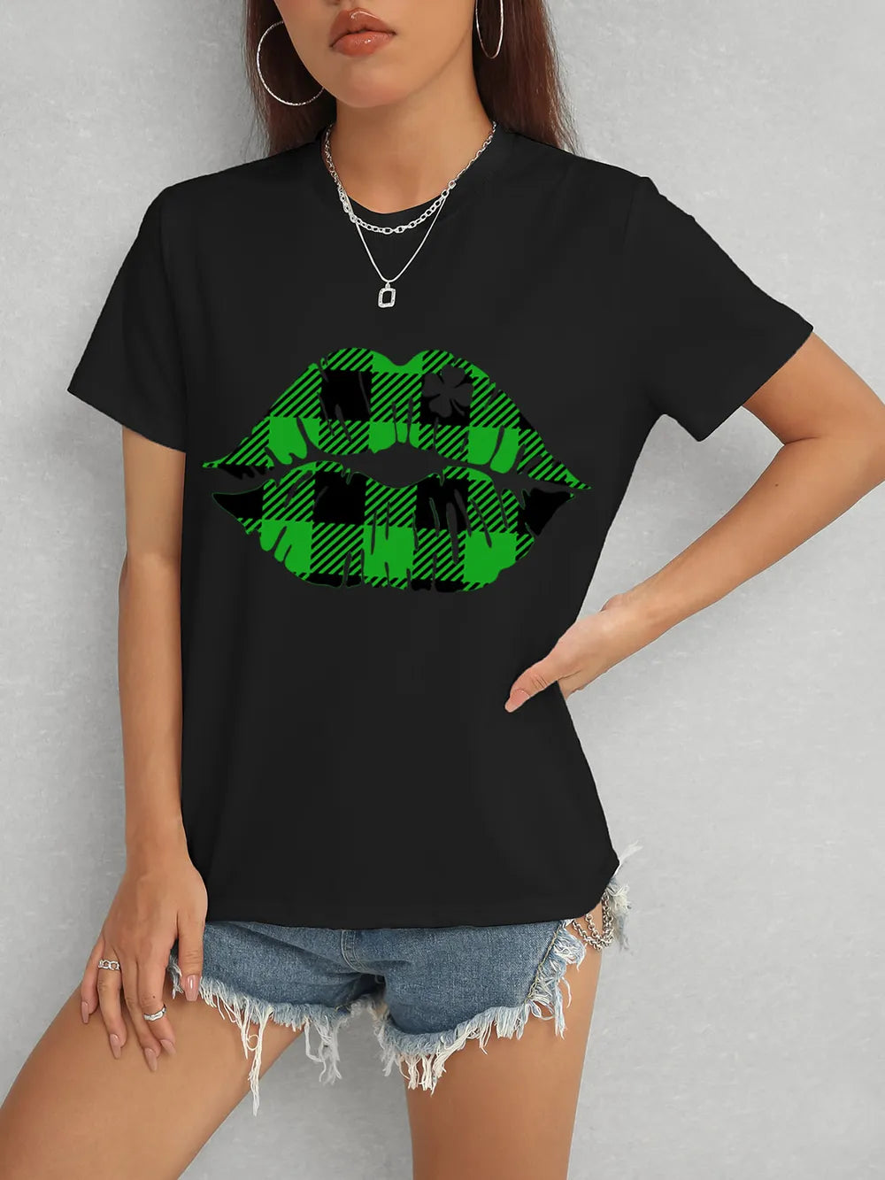 Plaid Lip Graphic Round Neck T-Shirt – Trendsi | ClozArt