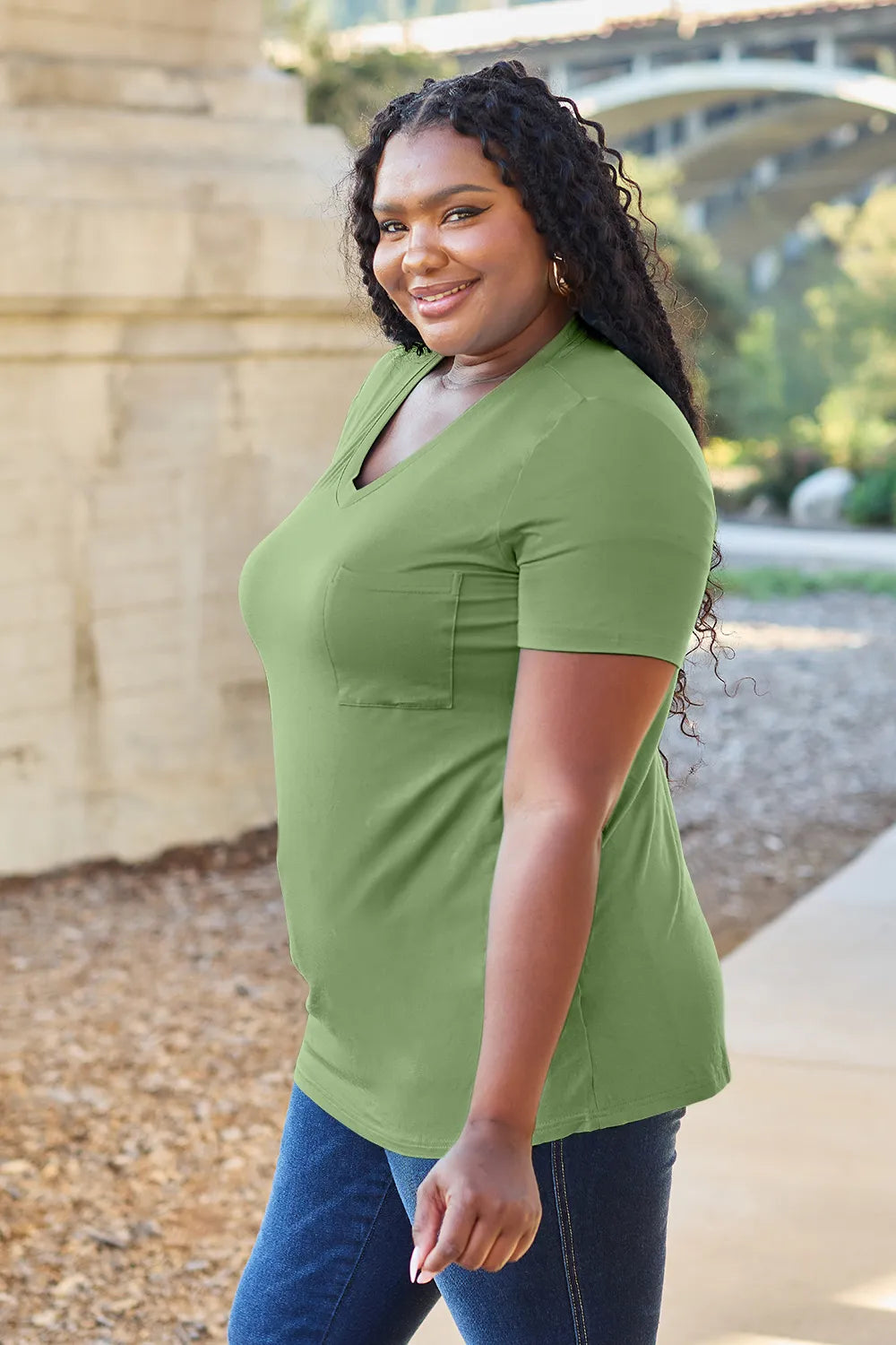 Basic Bae Bamboo Full Size V-Neck Short Sleeve T-Shirt – Trendsi | ClozArt