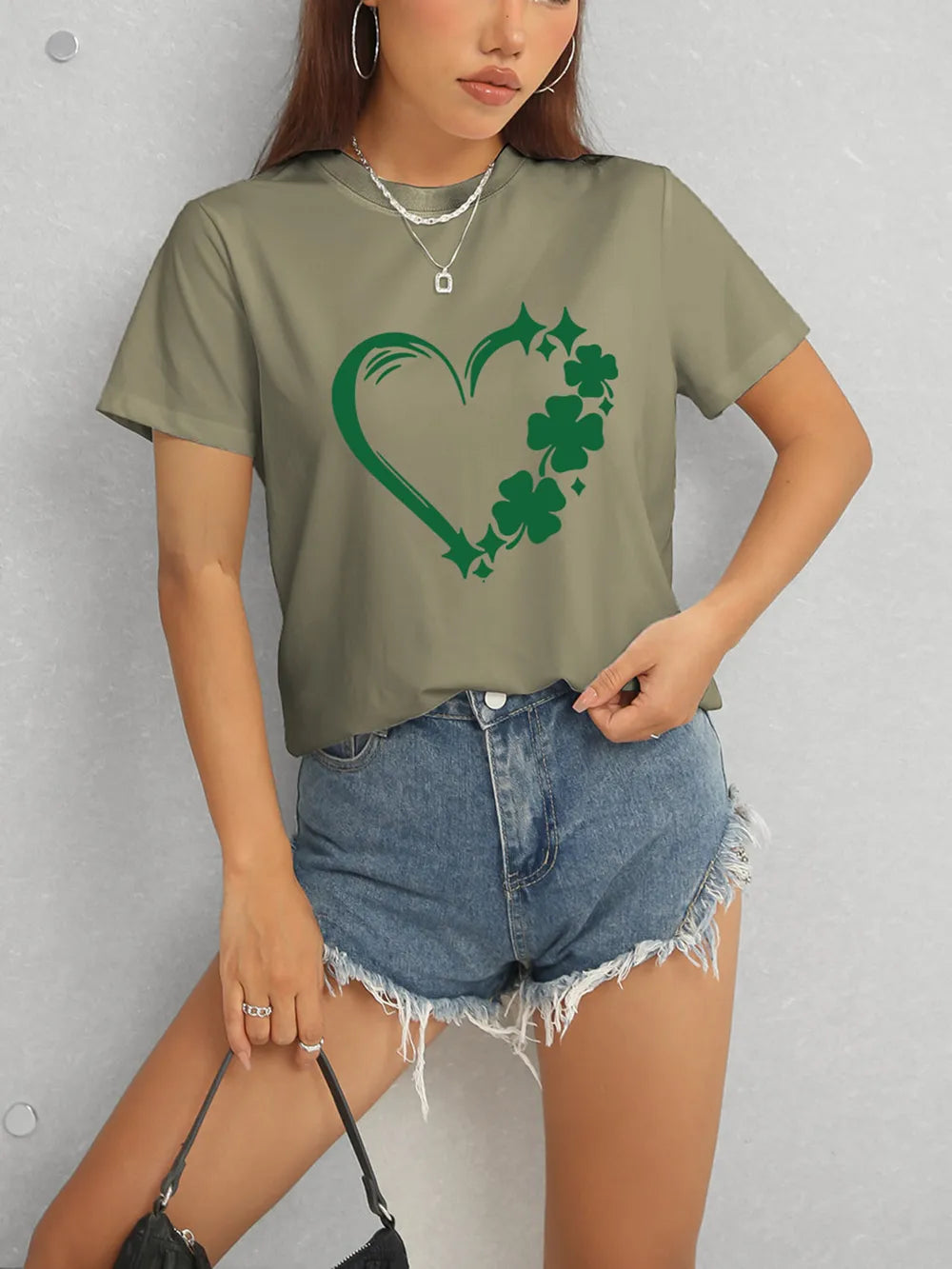 Heart Lucky Clover Round Neck Short Sleeve T-Shirt – Trendsi | ClozArt