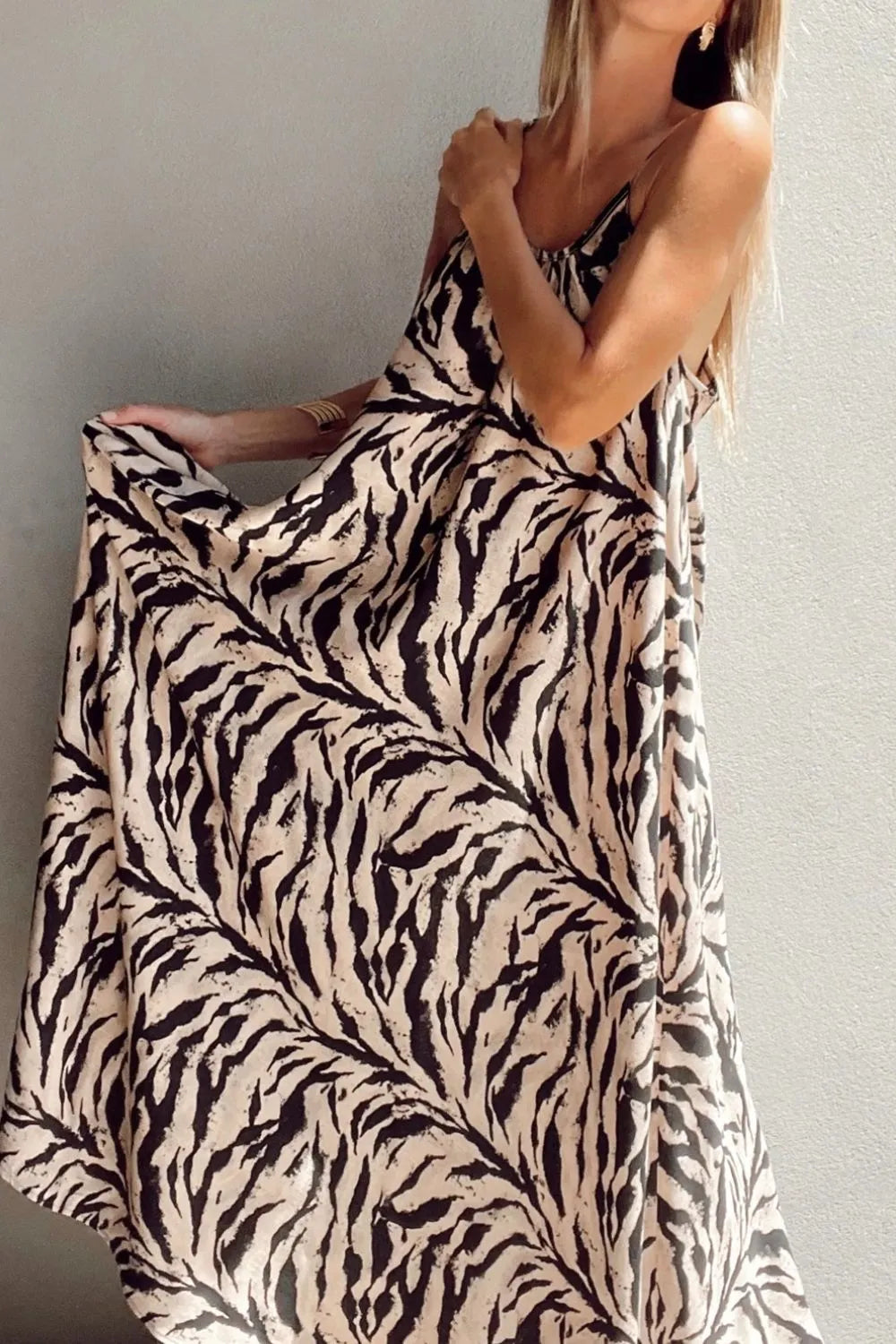Abstract Print Tie Back Maxi Cami Dress – Trendsi | ClozArt