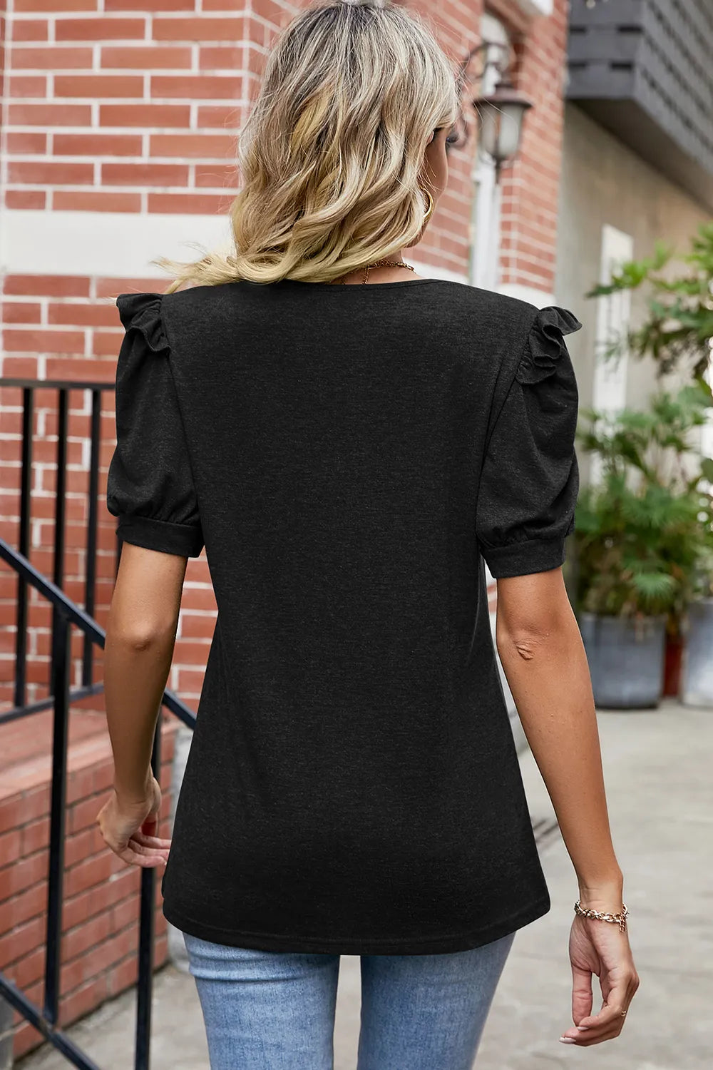 Round Neck Ruffle Trim Short Sleeve T-Shirt – Trendsi | ClozArt
